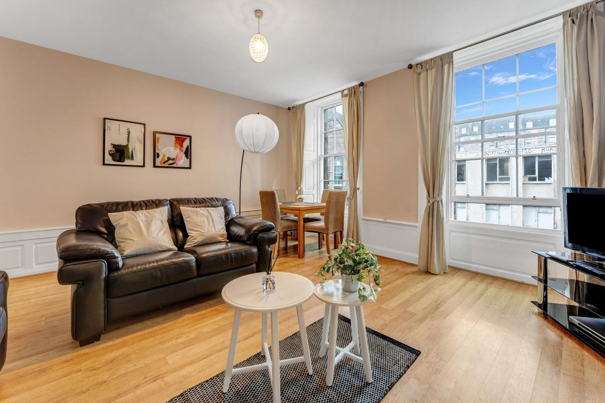 Gorgeous, Cozy 2br Royal Mile-old Town Apartment