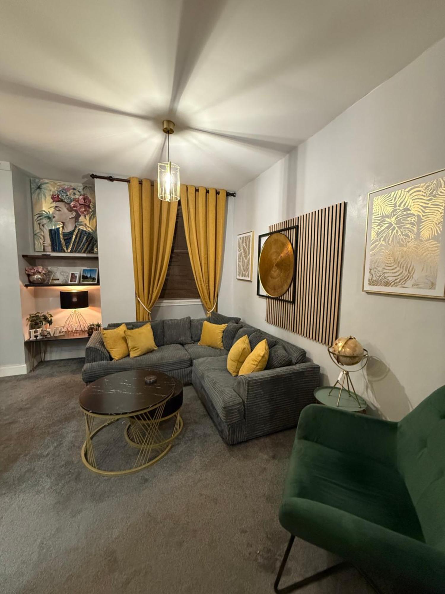 Two Bedroom Apartment-central Edinburgh-old Town-licensed *