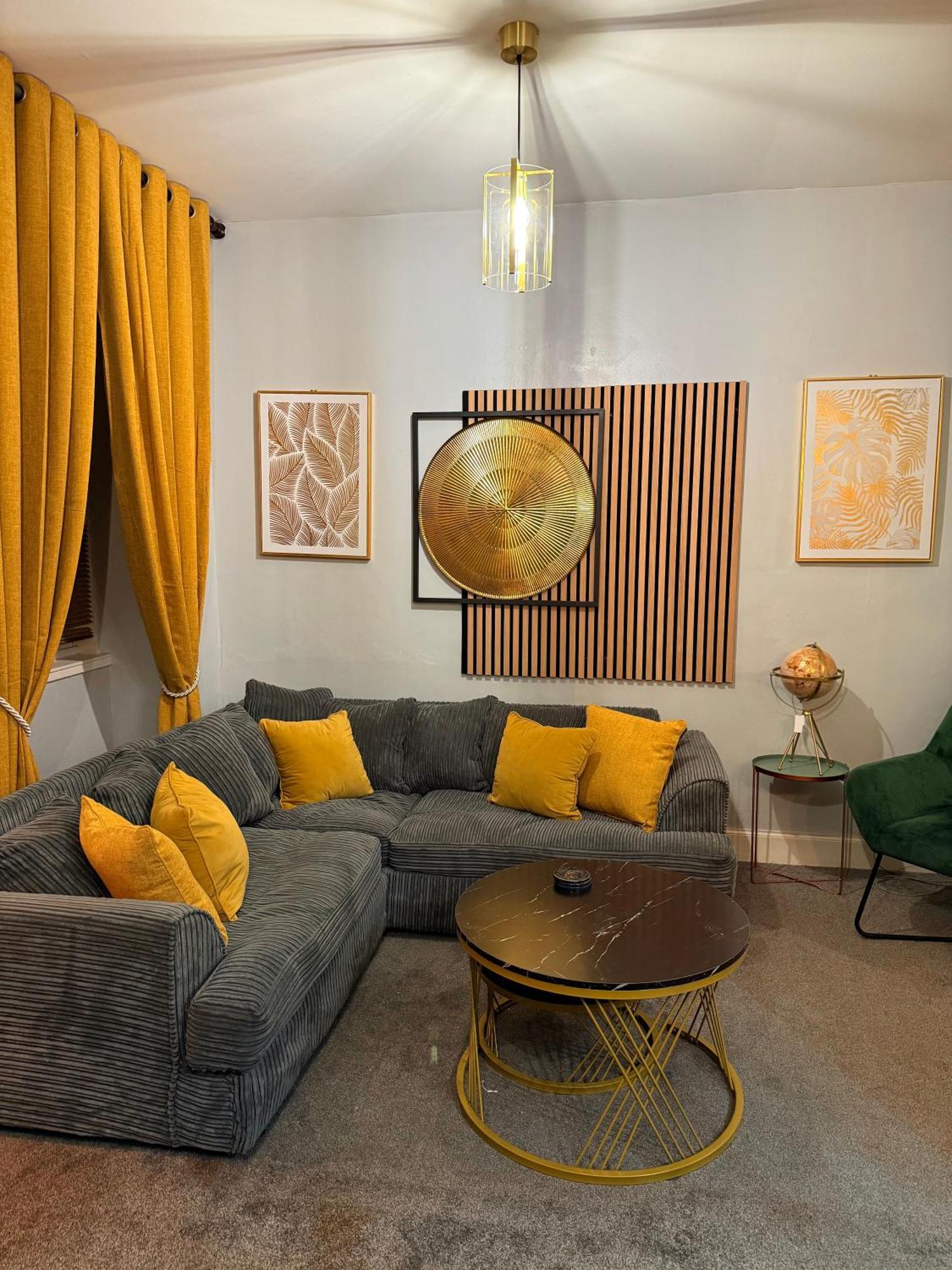 Two Bedroom Apartment-central Edinburgh-old Town-licensed Edinburgh