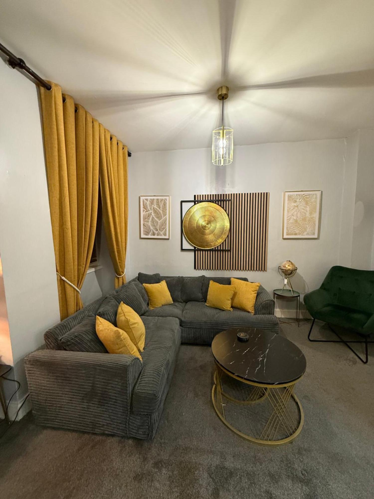 Two Bedroom Apartment-central Edinburgh-old Town-licensed Apartment *