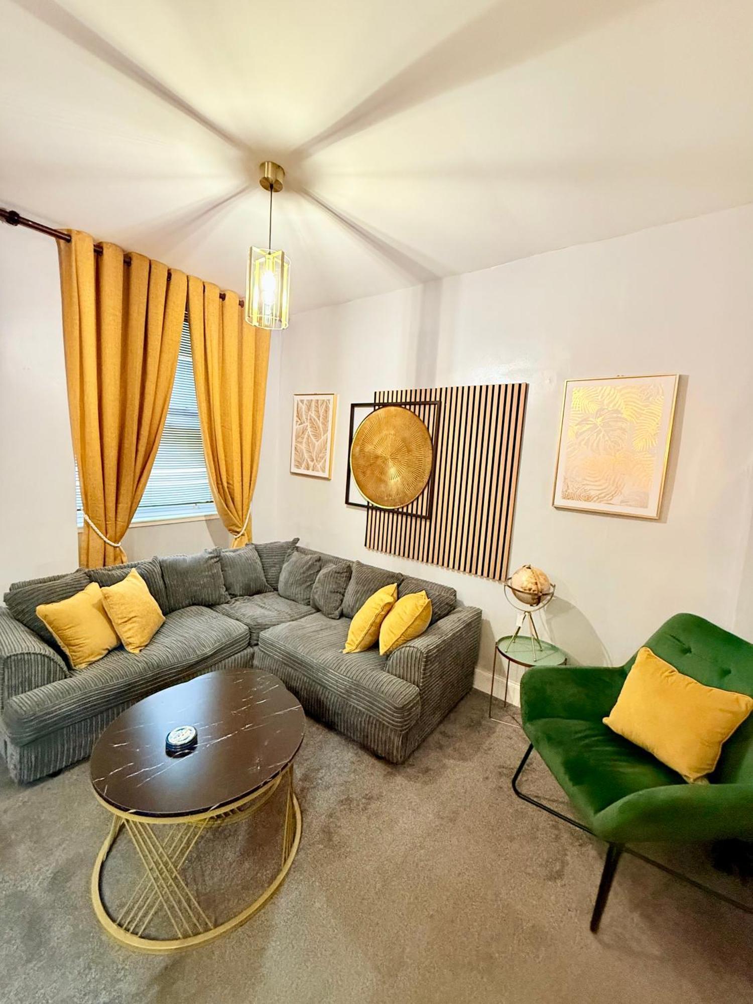 Two Bedroom Apartment-central Edinburgh-old Town-licensed Edinburgh