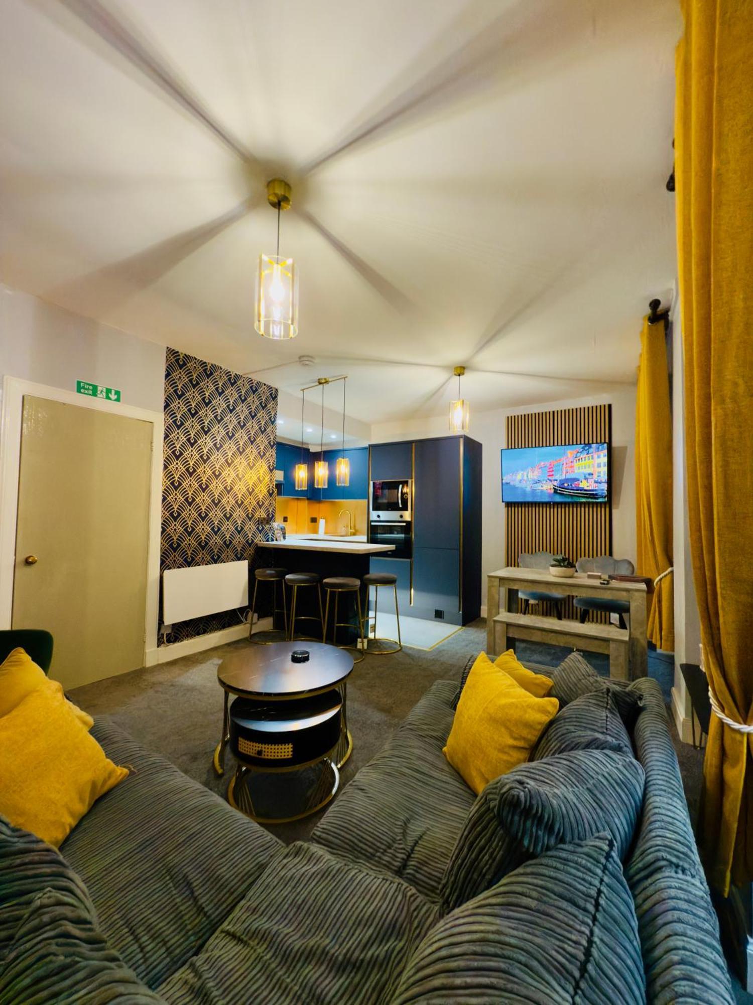 Two Bedroom Apartment-central Edinburgh-old Town-licensed Edinburgh