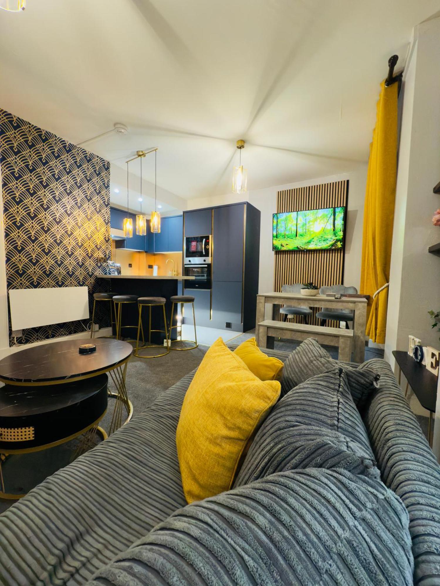 Two Bedroom Apartment-central Edinburgh-old Town-licensed