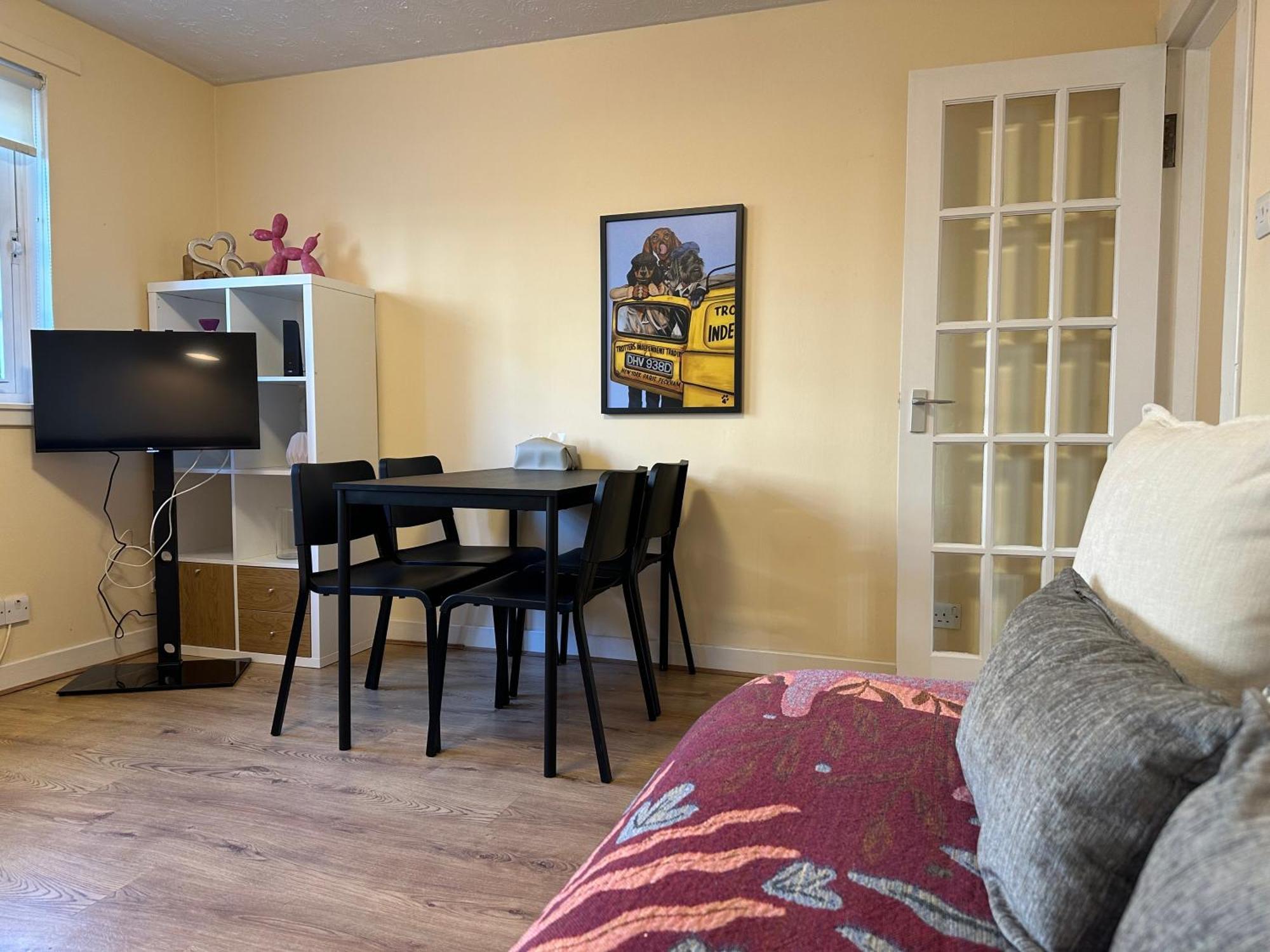 One With Parking Space Apartment *