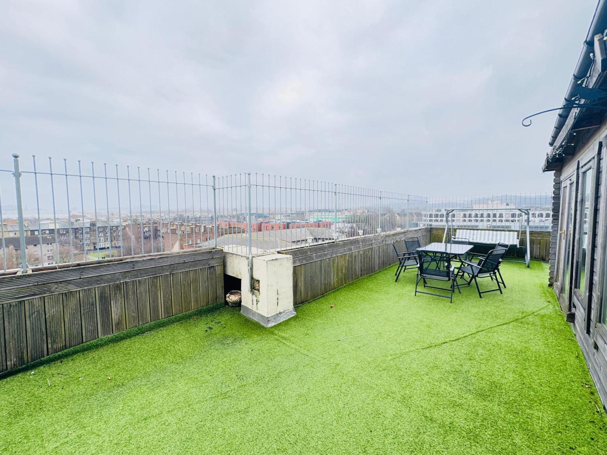 Privatunterkunft Block 2 Flat 16 Westfield Court