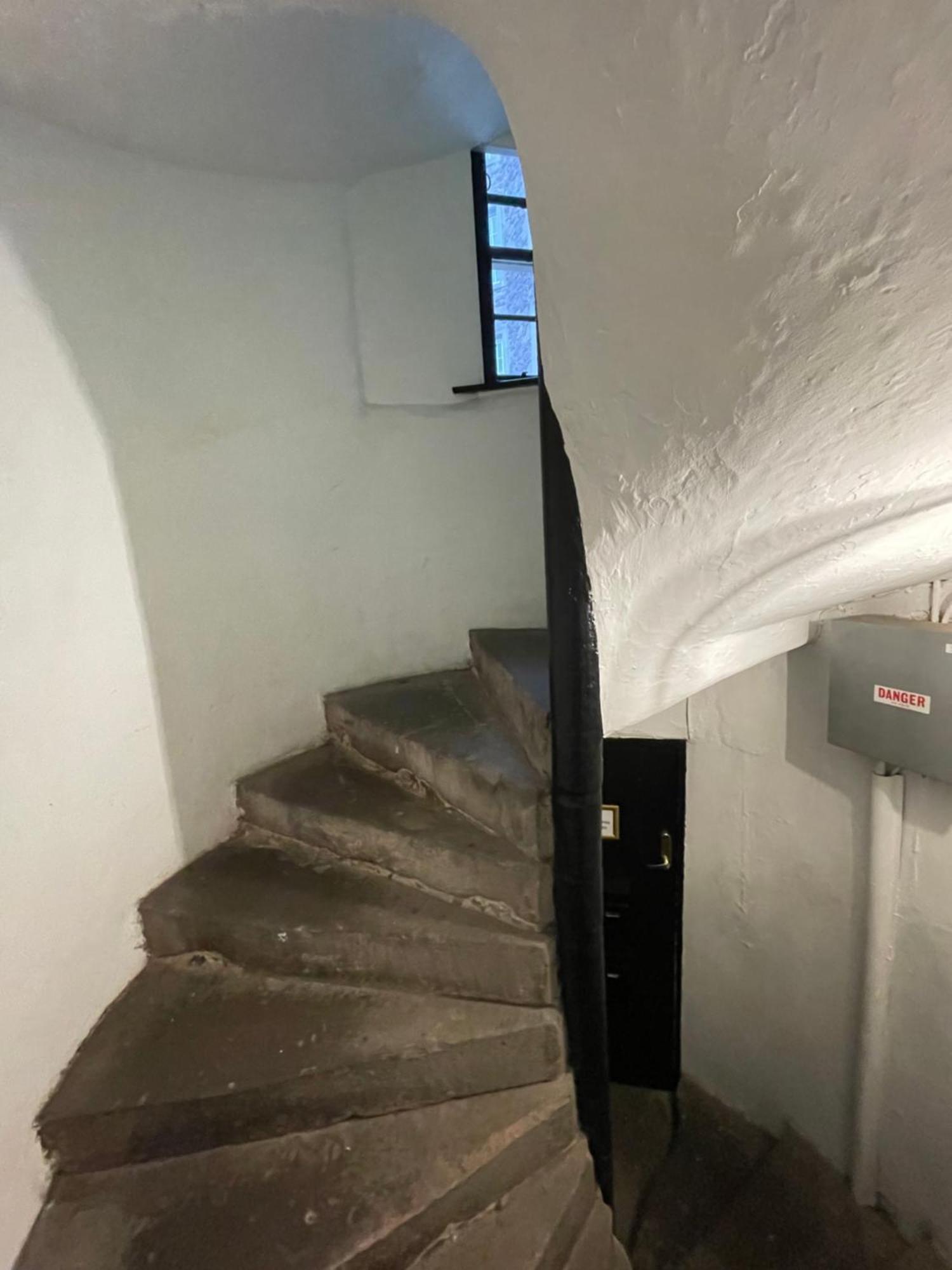 Aparthotel Royal Mile Balconies By The Castle 5*
