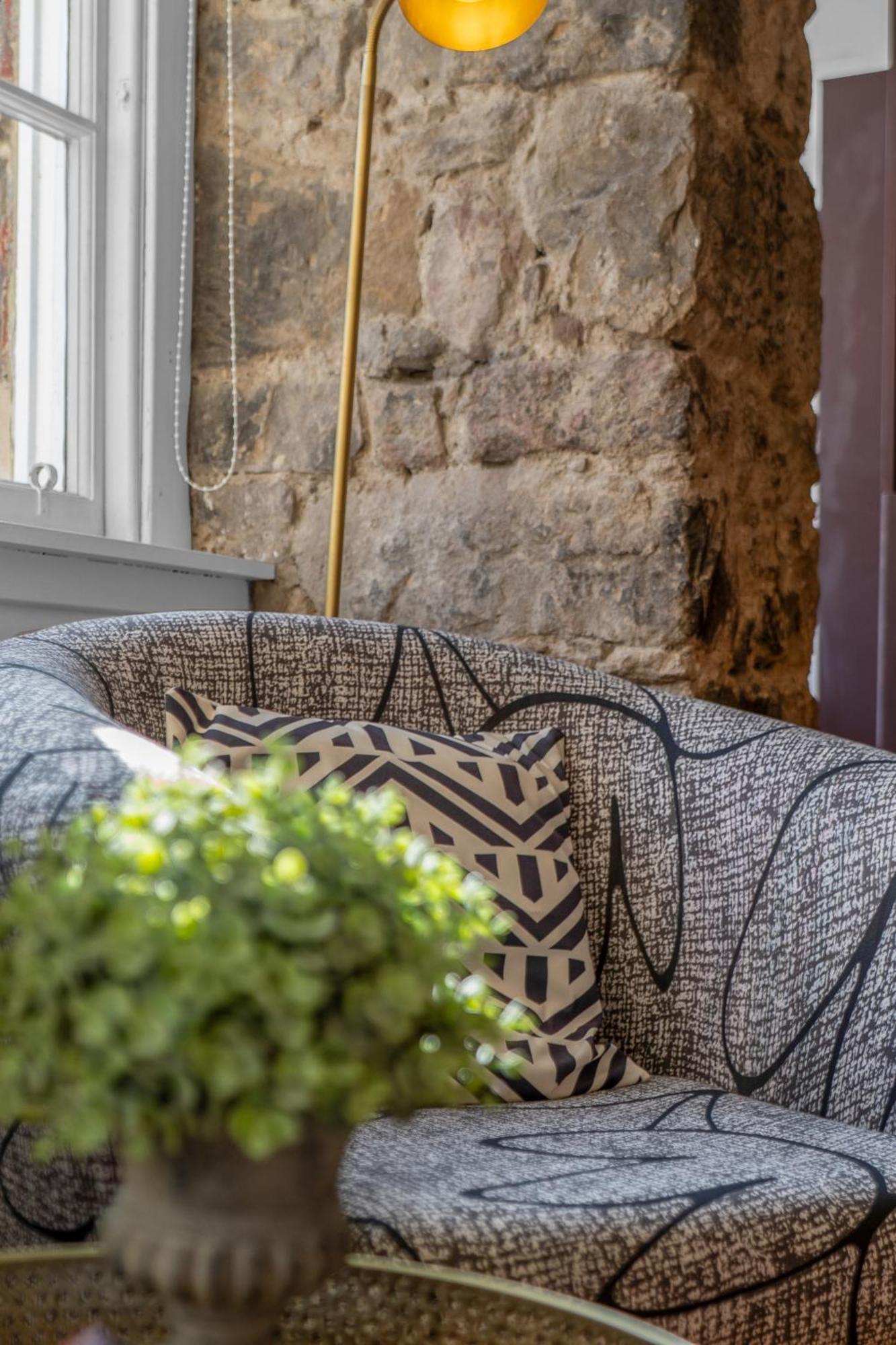 Old Town Romantic Getaway Apartment Edinburgh