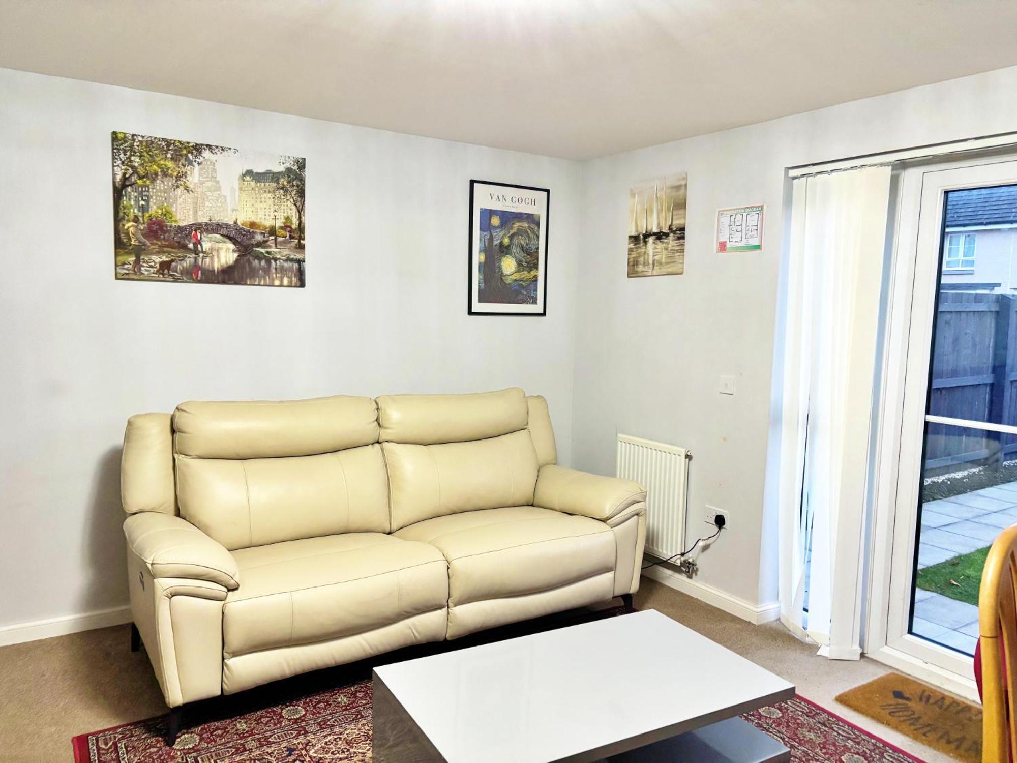 Holiday home Newbuild - 3 Bedrooms, 2 Baths,5 Mins From Airport *