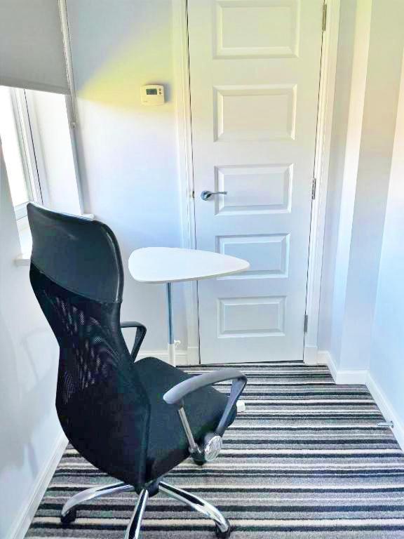 Newbuild - 3 Bedrooms, 2 Baths,5 Mins From Airport