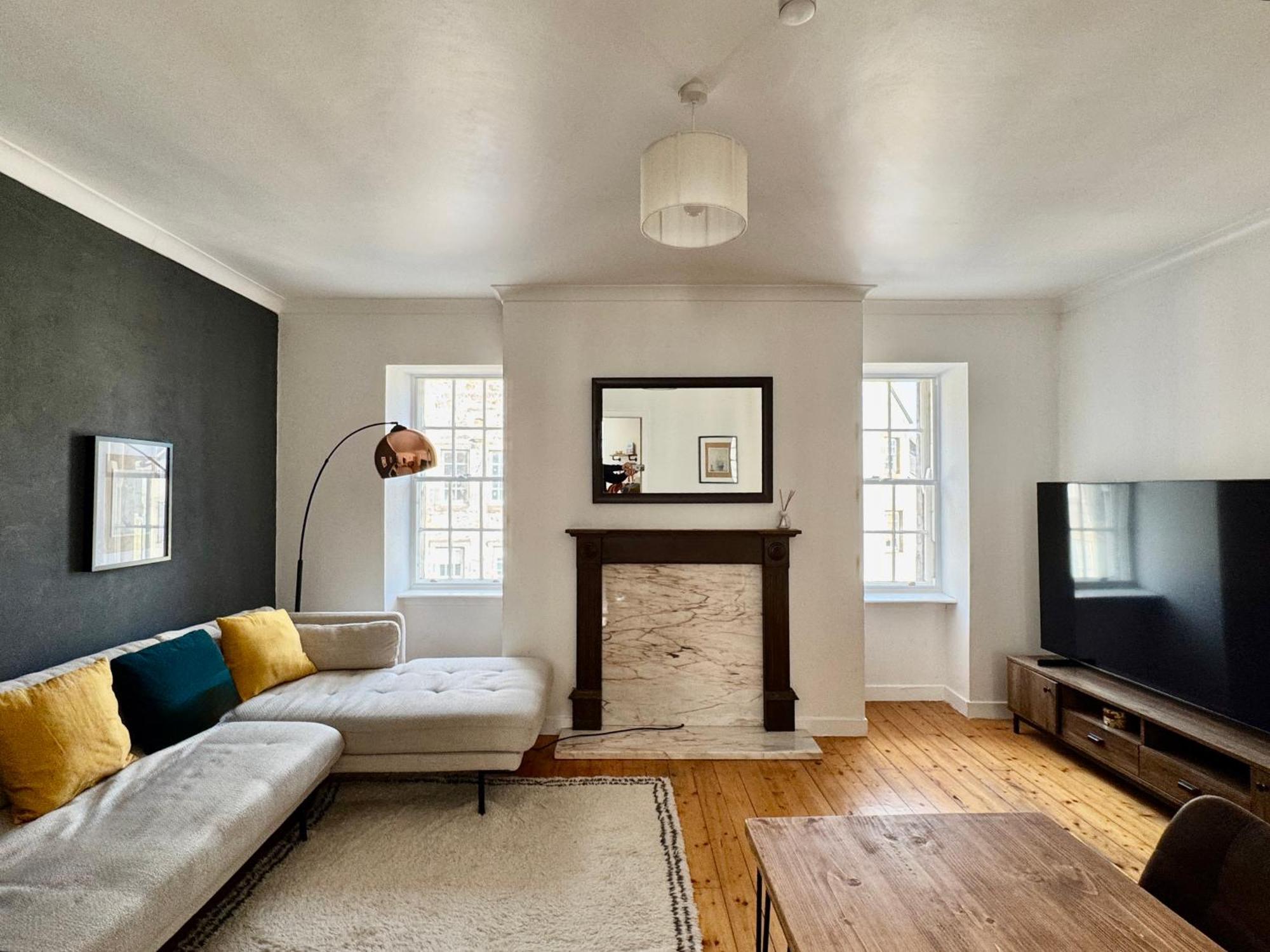 Victoria Street - 2br Old Town Get Away! Perfect Location Next To Castle Apartment *