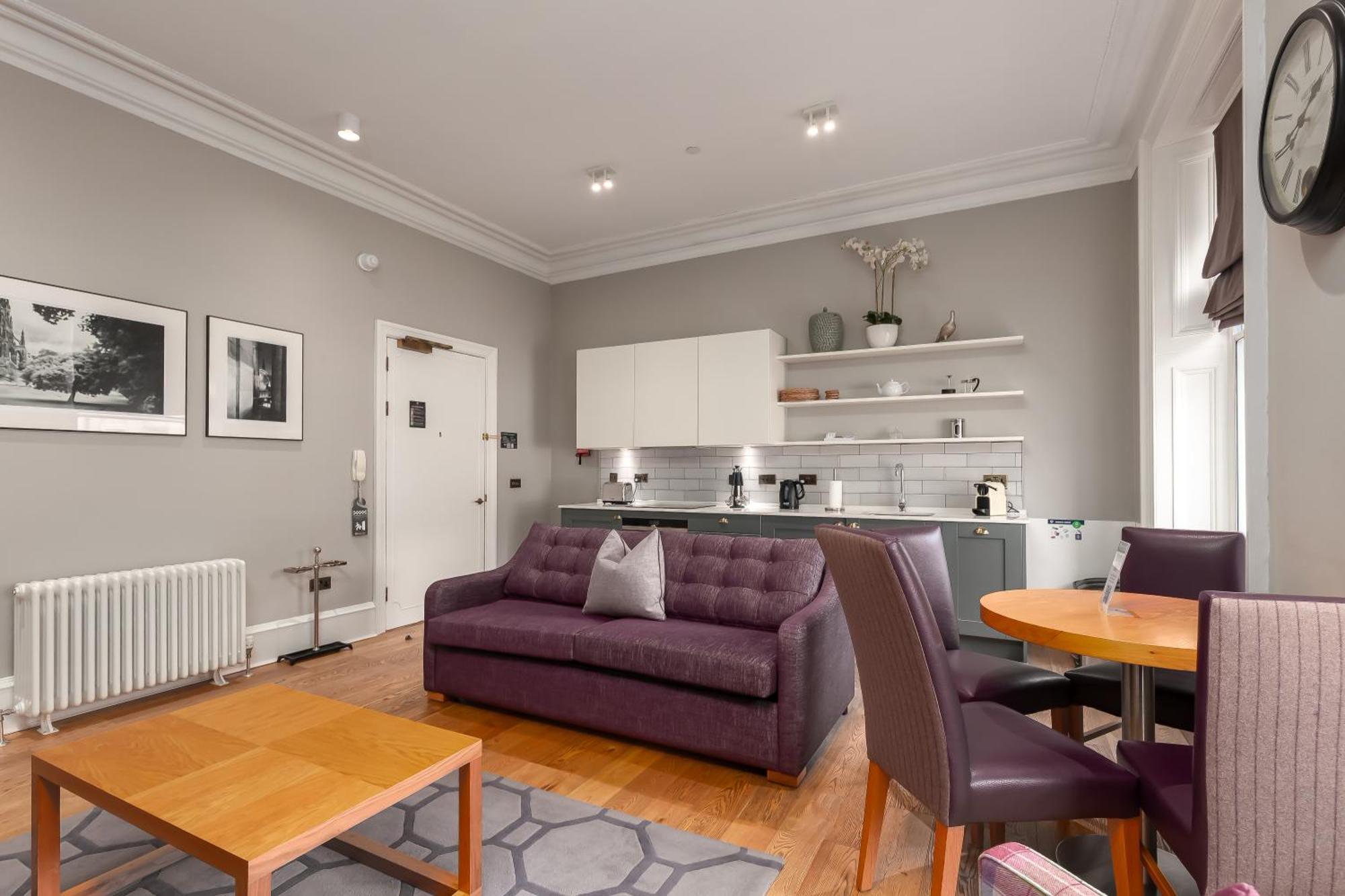 Destiny Scotland - Distillers House Apartment Edinburgh