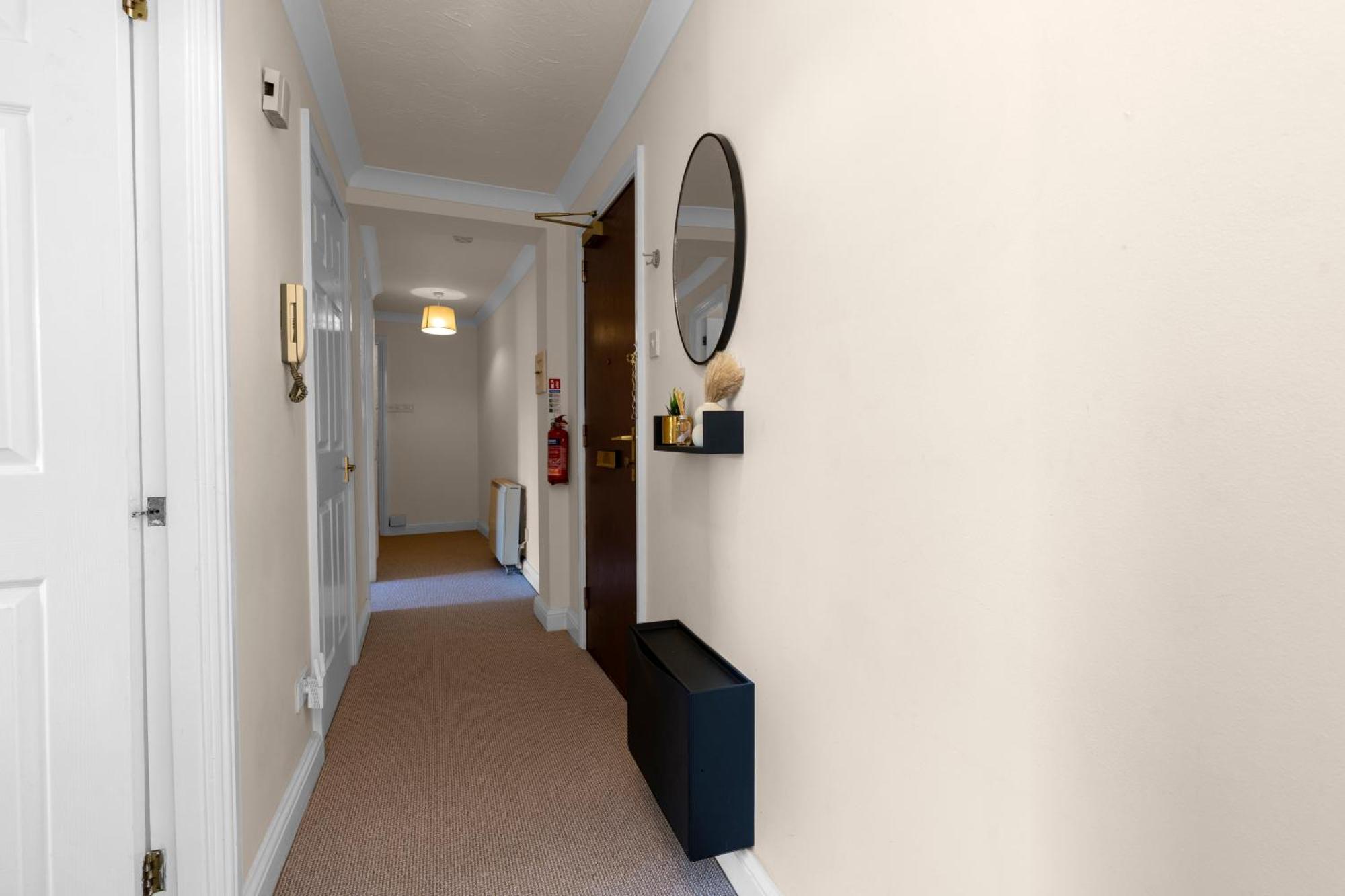 Apartment In With Free Parking