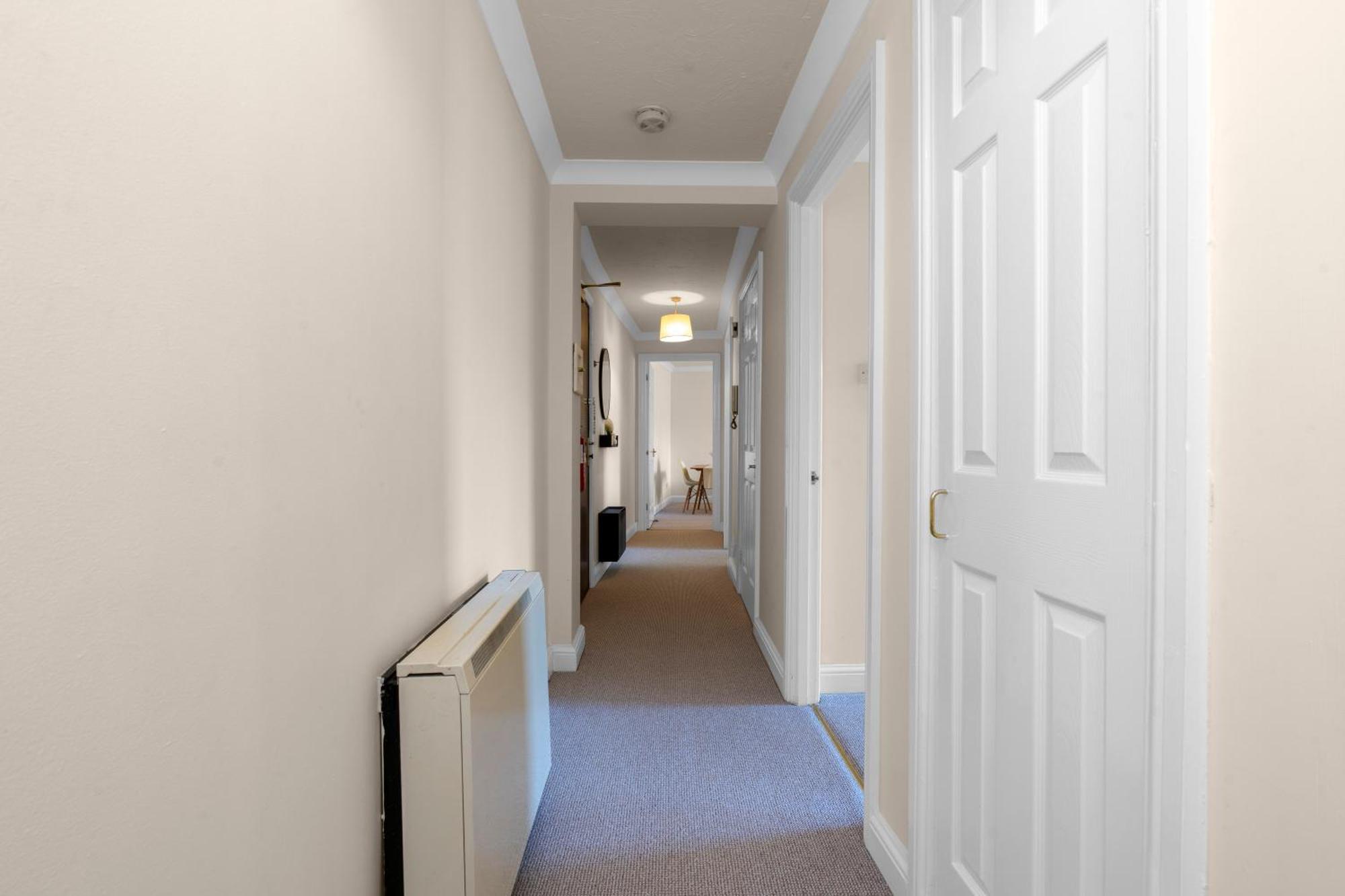 Apartment In With Free Parking