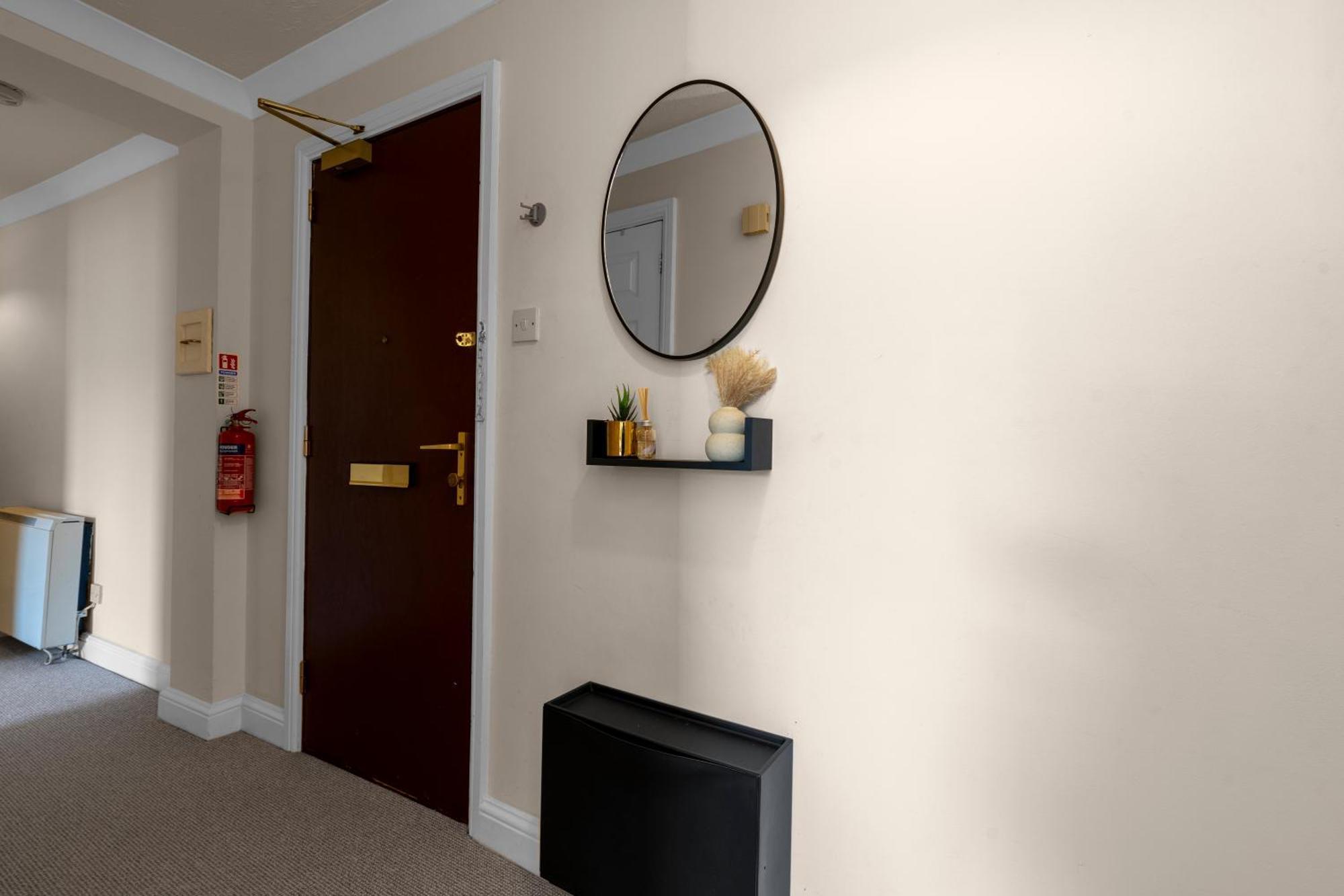 In With Free Parking Apartment Edinburgh
