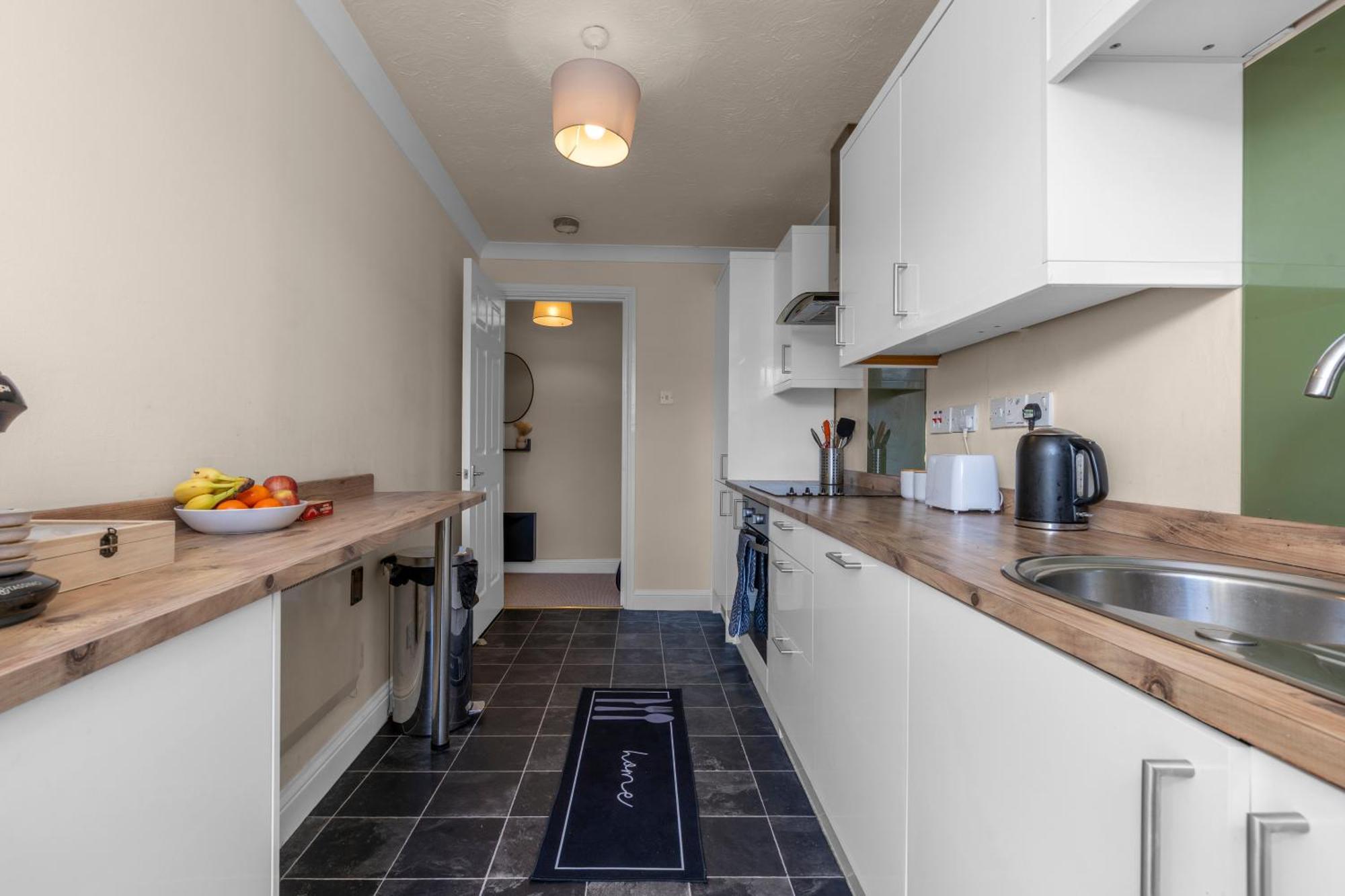 In With Free Parking Apartment *