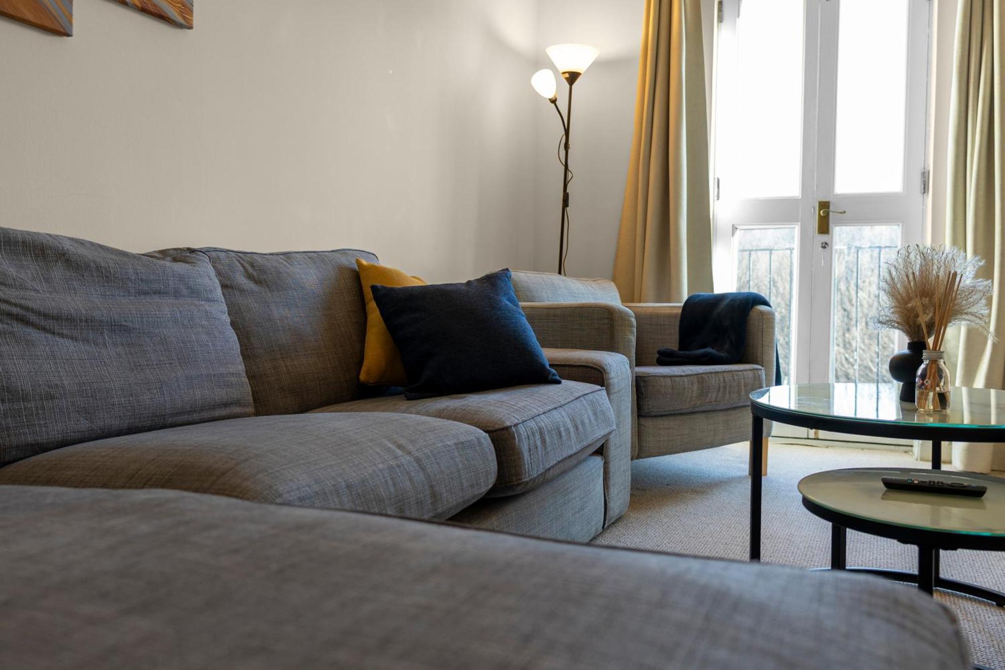 Apartment In With Free Parking *