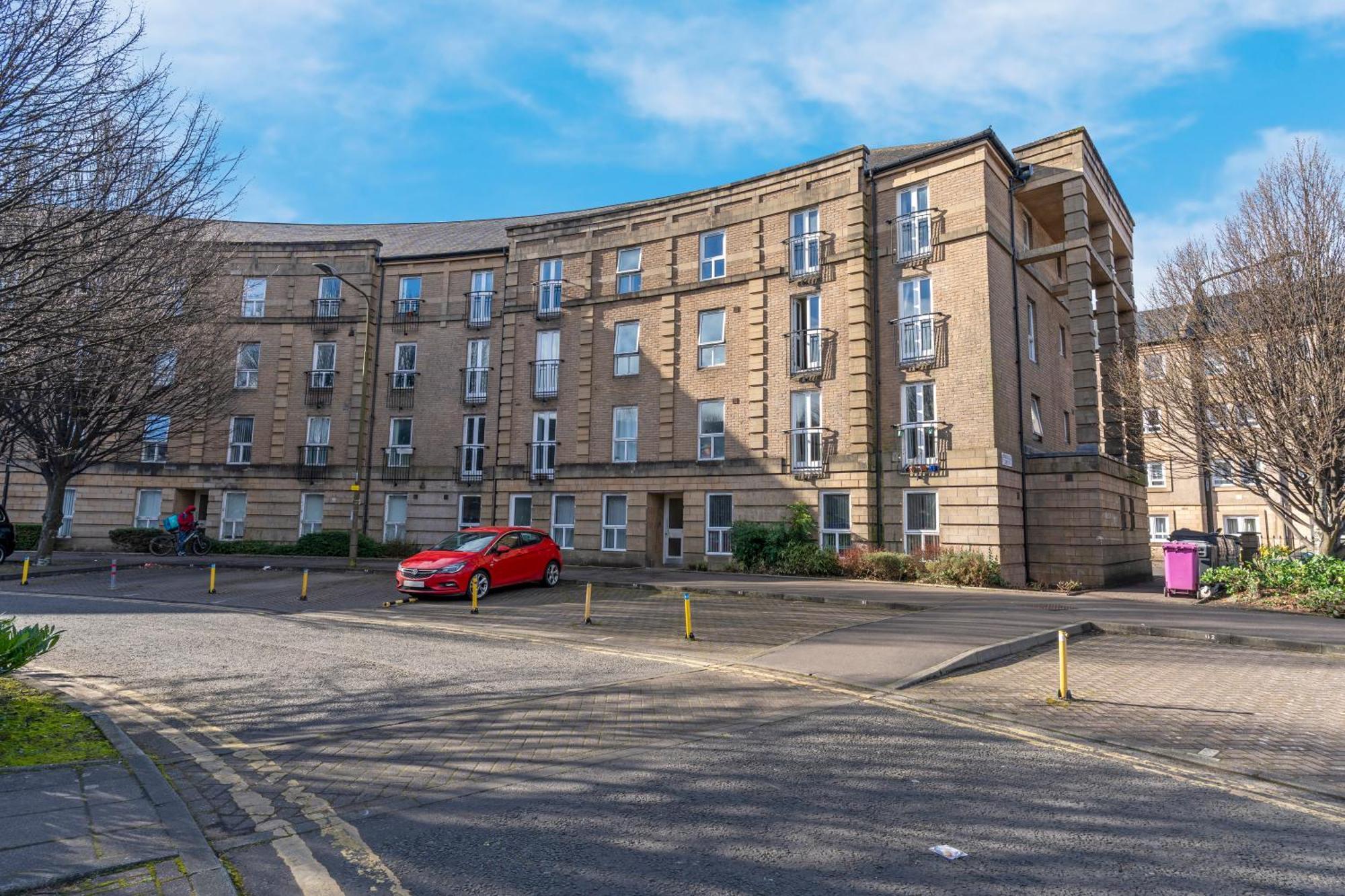 In With Free Parking Apartment Edinburgh
