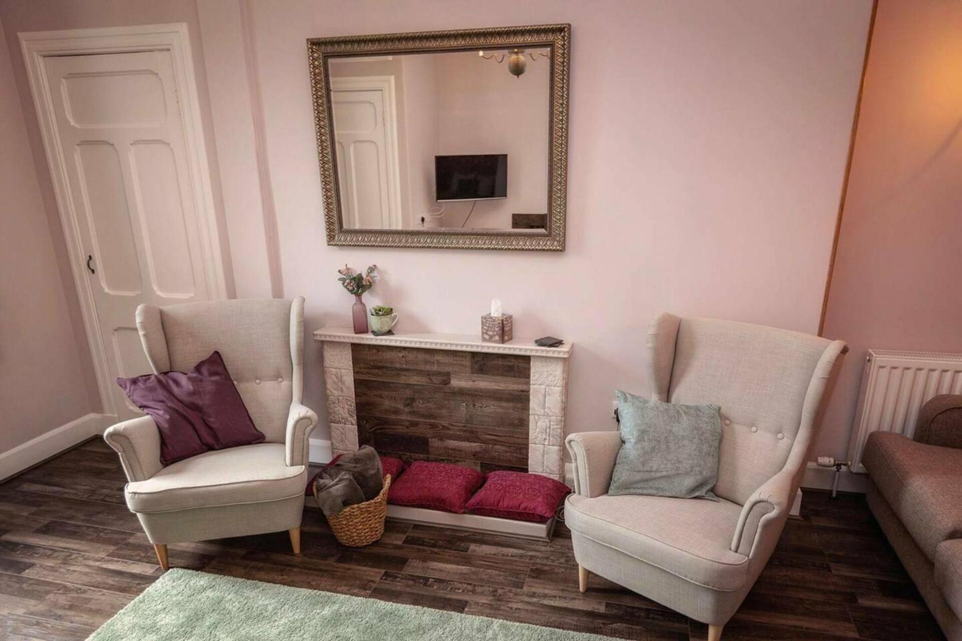 Bright Spacious Centre *