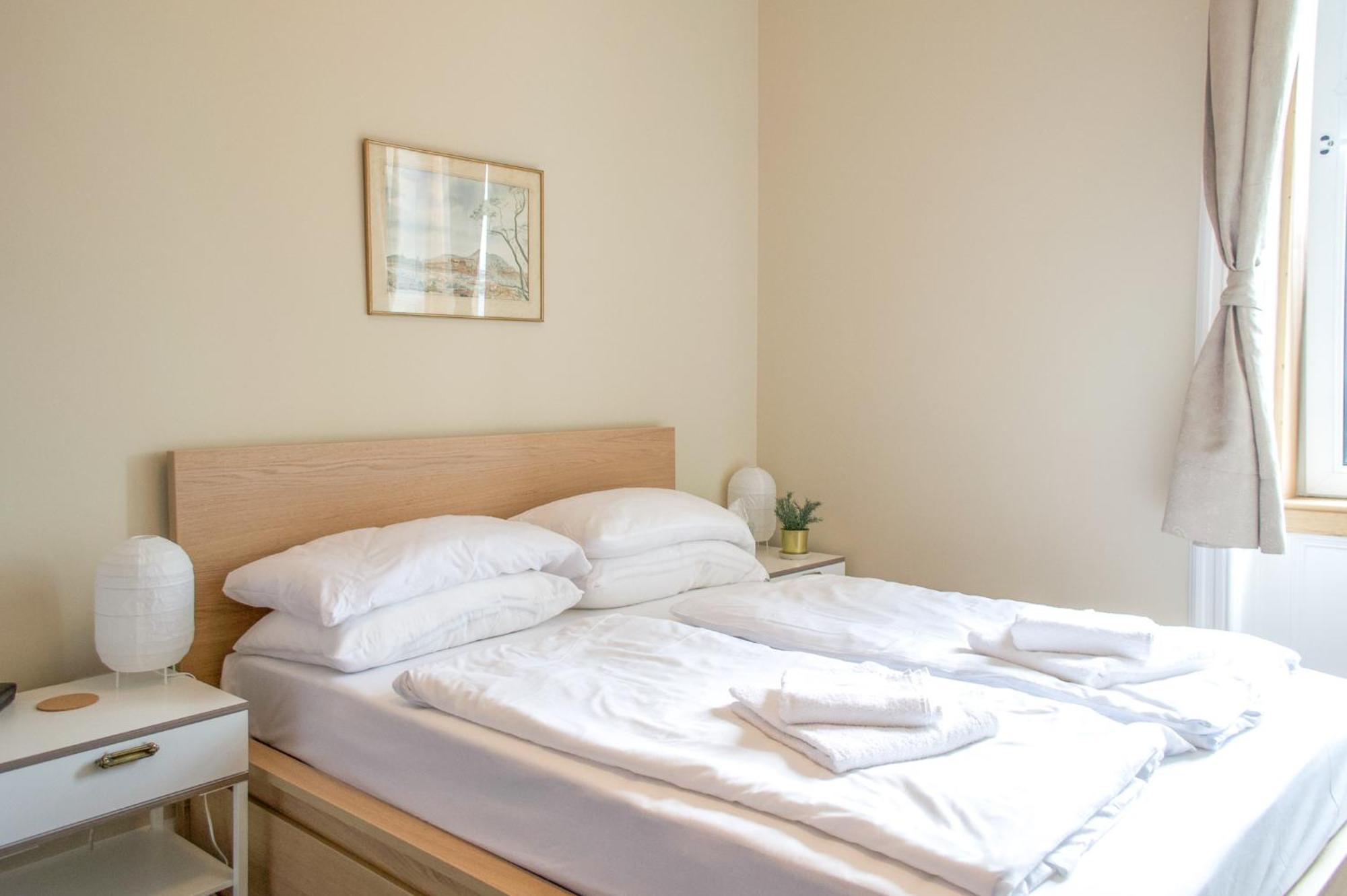 Bright Spacious Centre Apartment