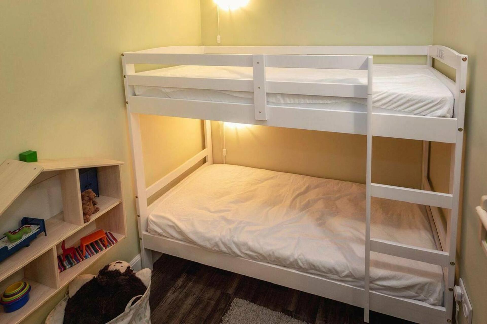 Bright Spacious Centre