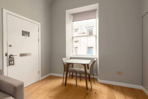 Destiny Scotland At Canning Street Lane Apartment