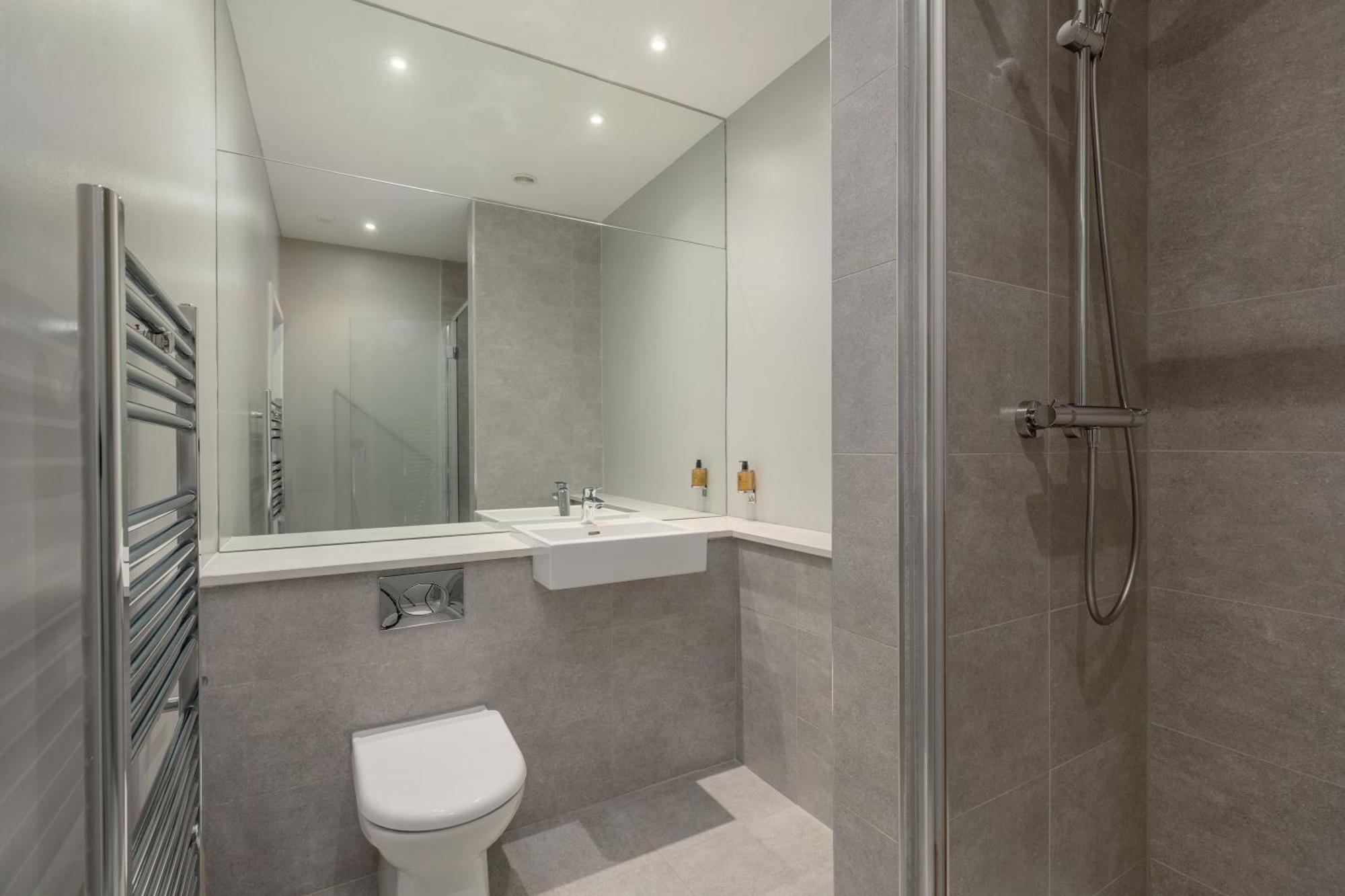 Destiny Scotland At Canning Street Lane Apartment *