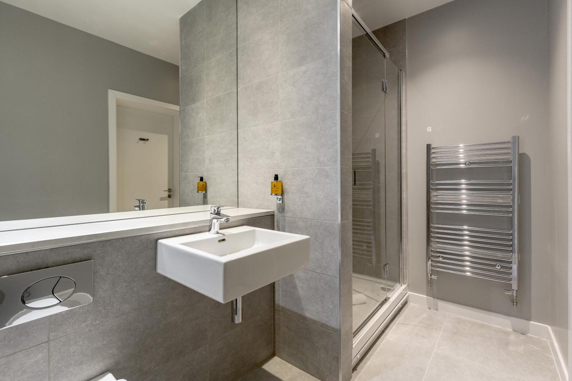 Destiny Scotland At Canning Street Lane Apartment