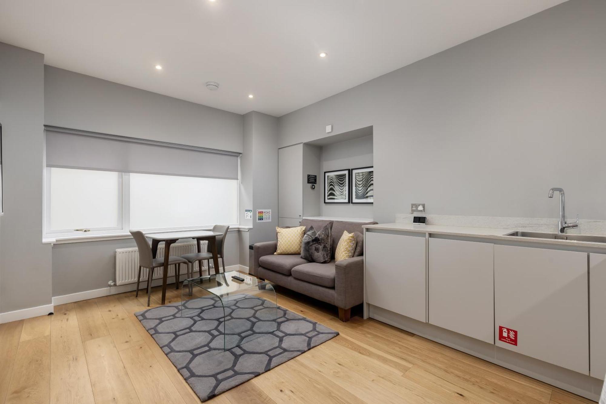 Destiny Scotland At Canning Street Lane Apartment *