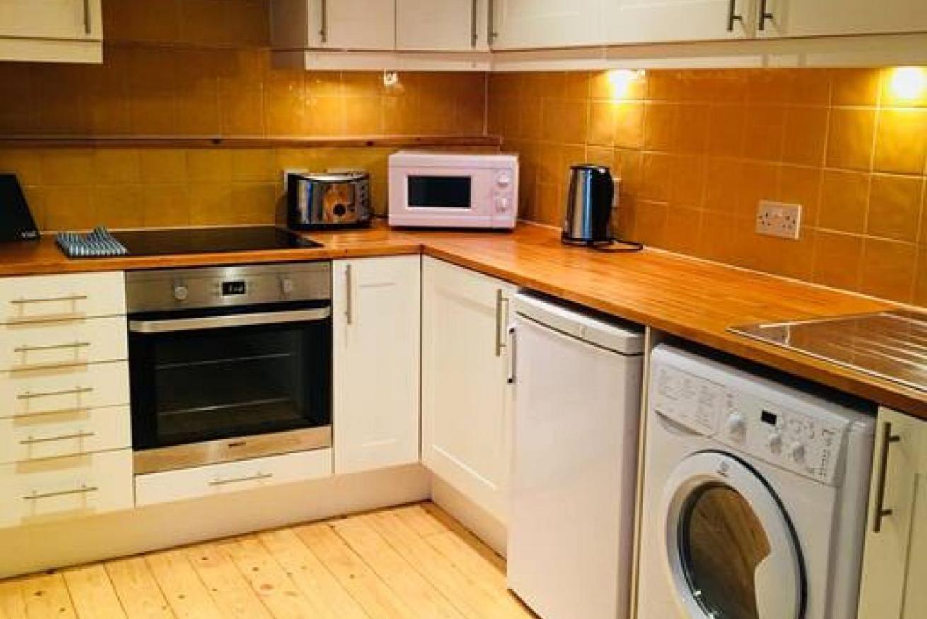 Joivy Warm & Welcoming Flat Near Castle Apartment