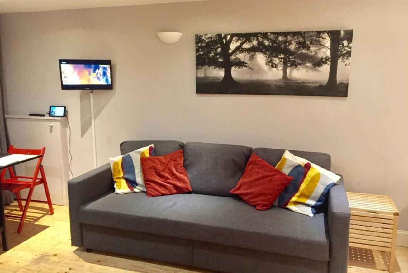 Joivy Warm & Welcoming Flat Near Castle Apartment *
