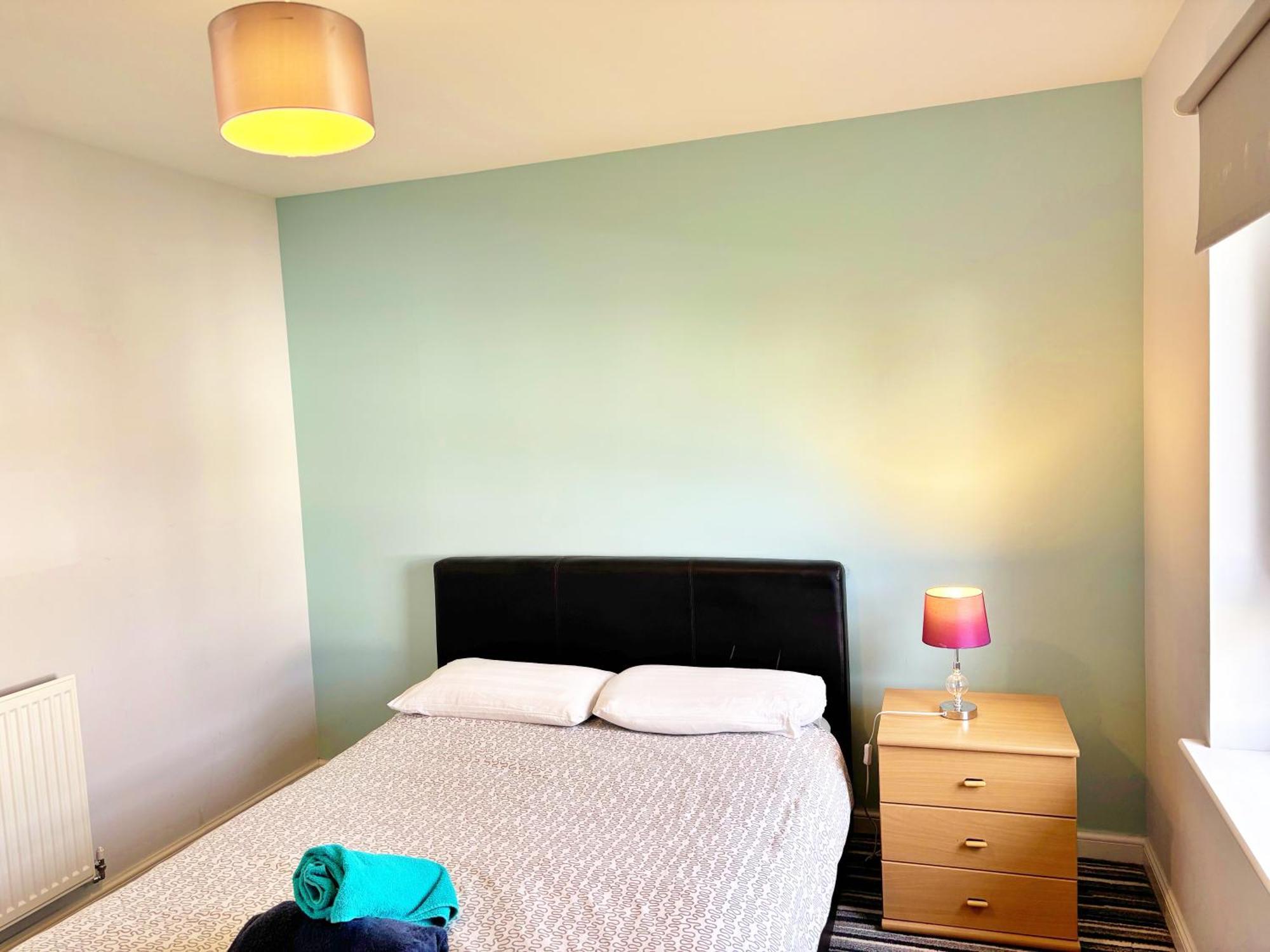 Newbuild - 3 Bedrooms, 2 Baths,5 Mins From Airport Edinburgh