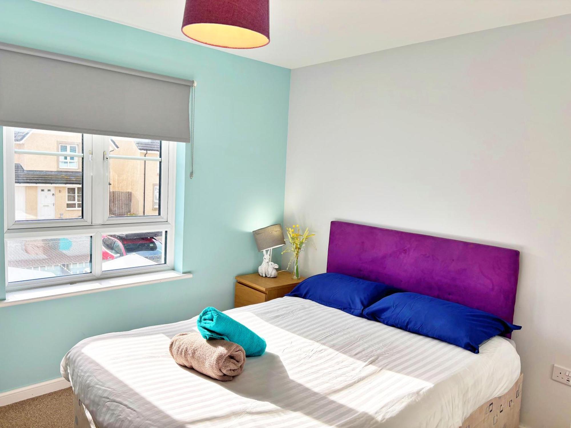 Newbuild - 3 Bedrooms, 2 Baths,5 Mins From Airport * Edinburgh
