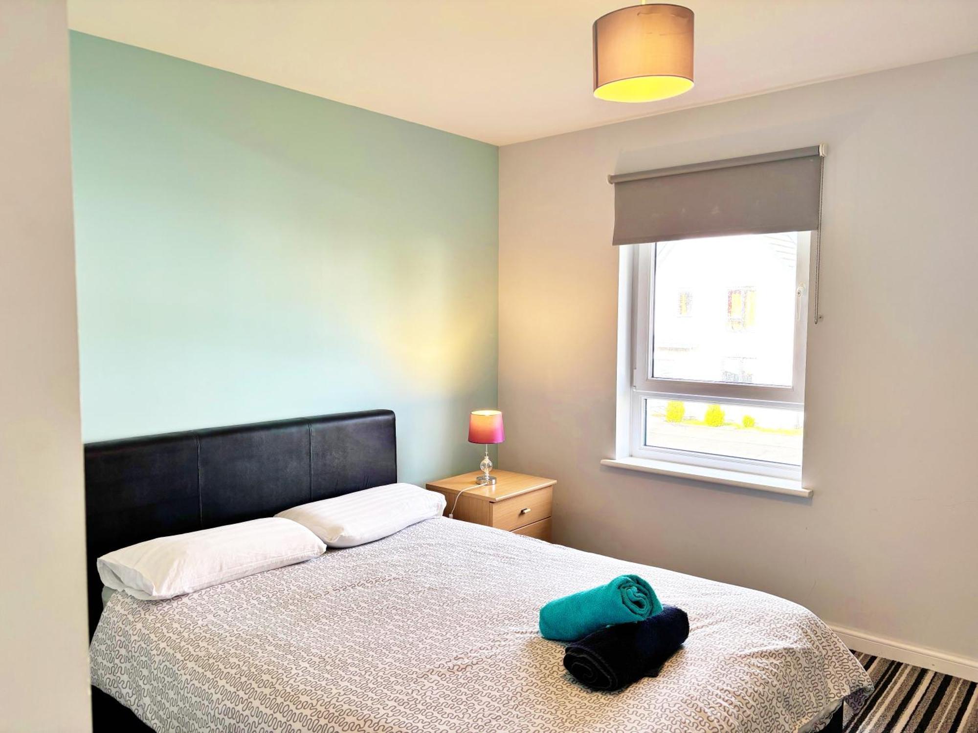 Holiday home Newbuild - 3 Bedrooms, 2 Baths,5 Mins From Airport *