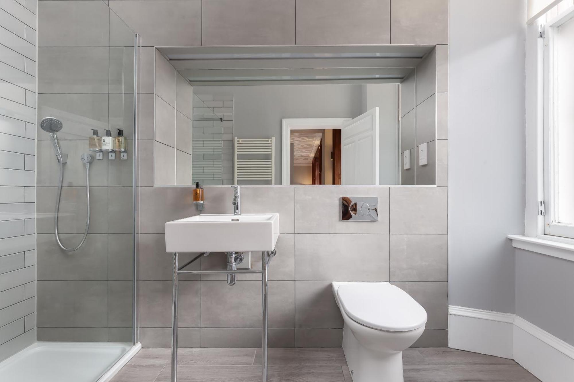 Destiny Scotland - Distillers House Apartment Edinburgh