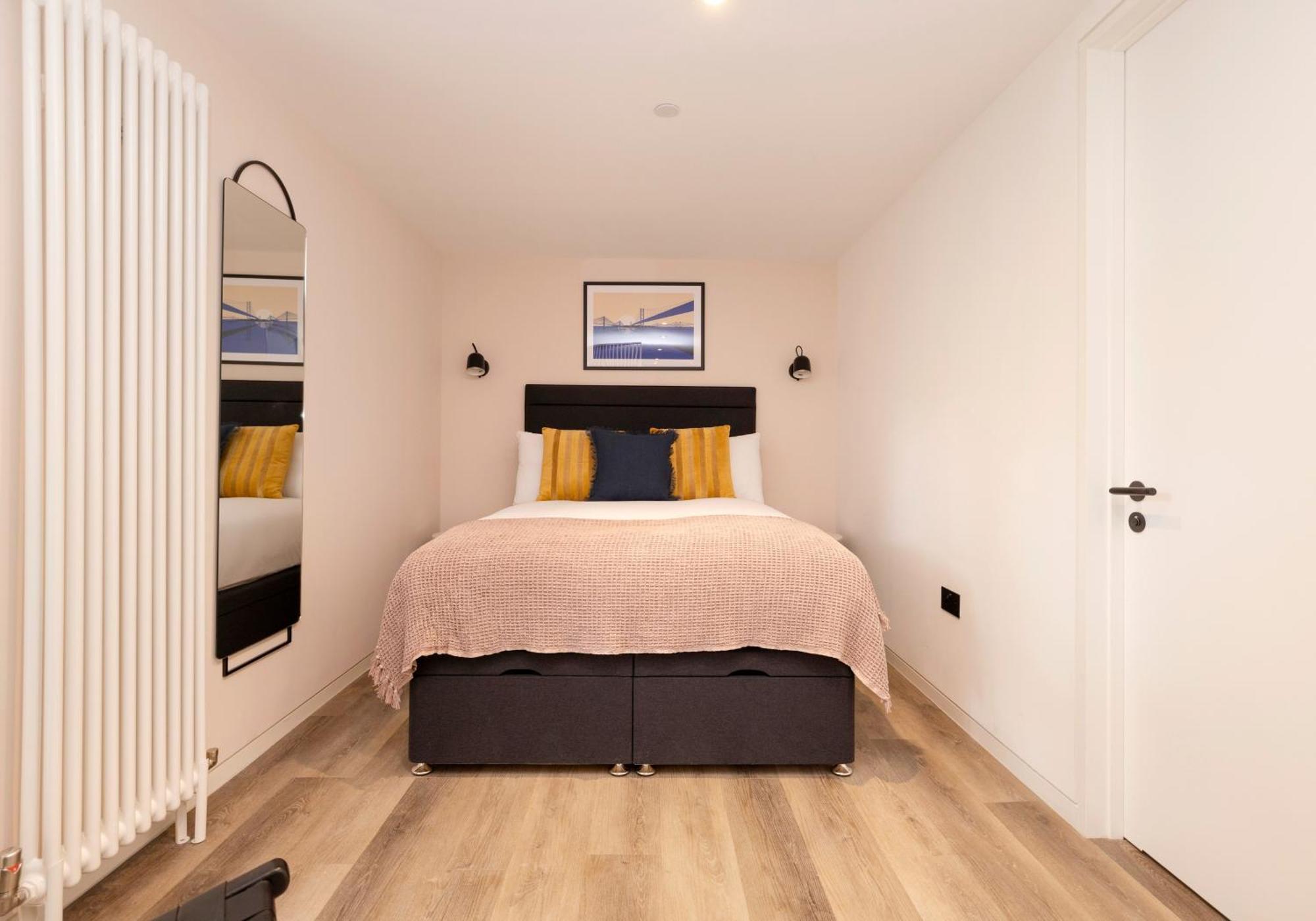 Charming Near Holyrood Park & Calton Hill Apartment *