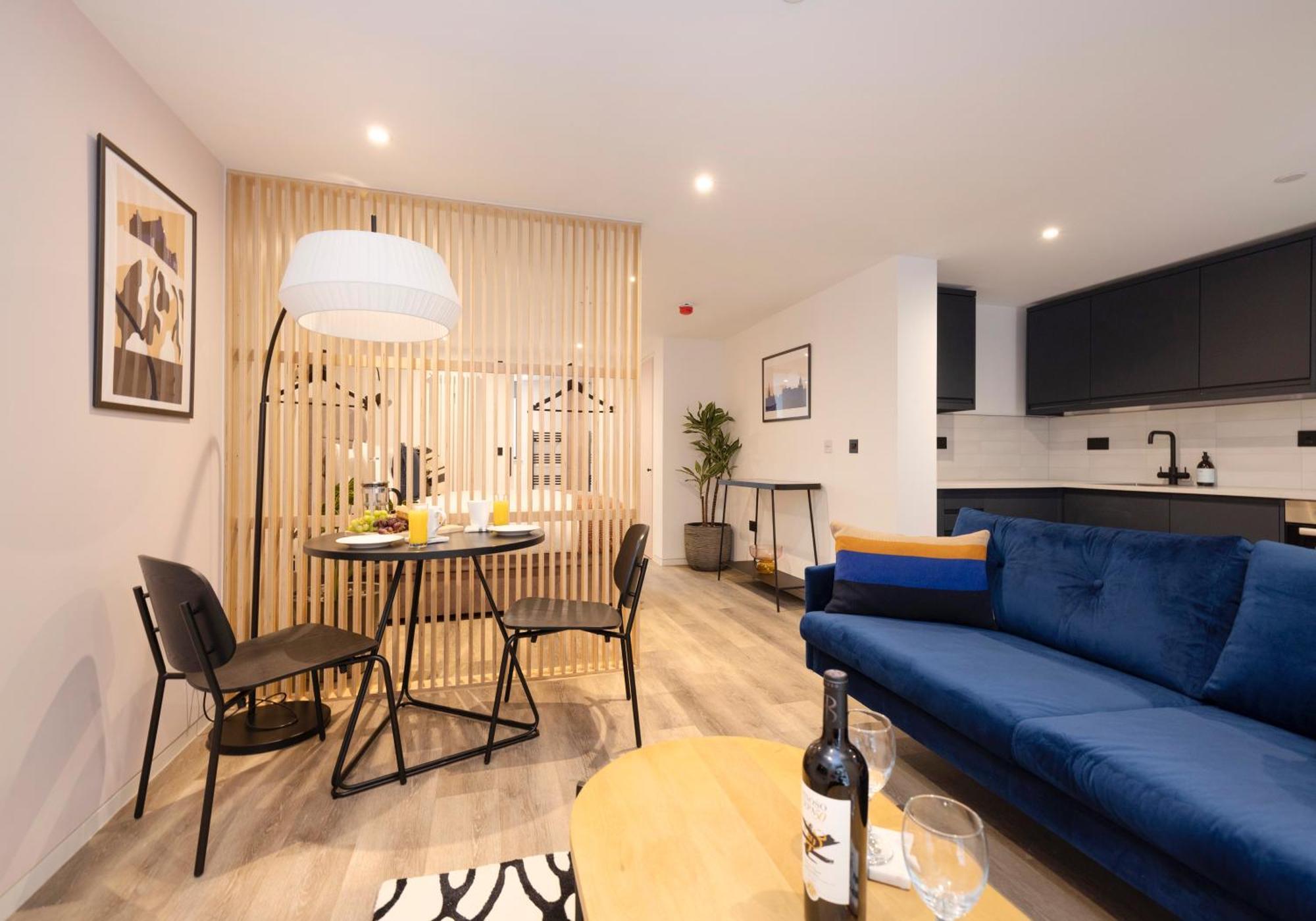 Charming Near Holyrood Park & Calton Hill Apartment Edinburgh