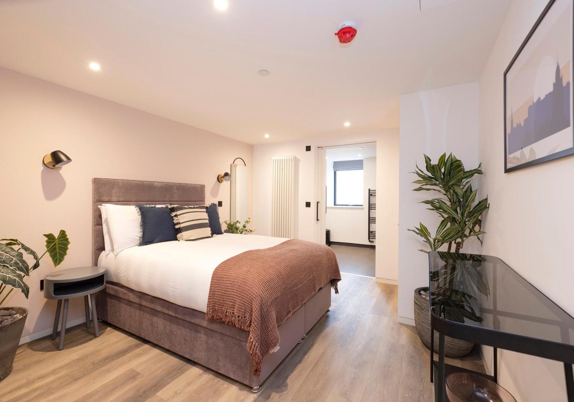 Charming Near Holyrood Park & Calton Hill Apartment *
