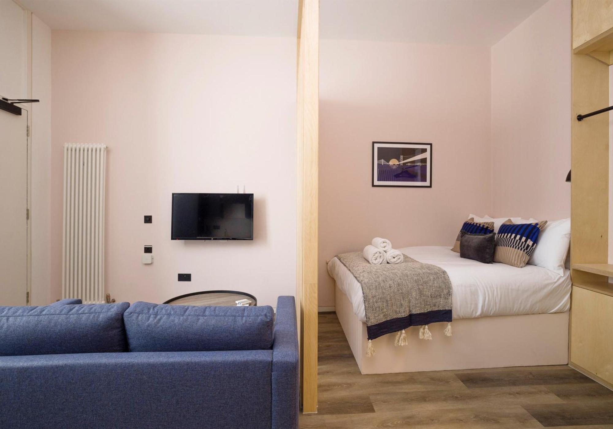 Charming Near Holyrood Park & Calton Hill Apartment