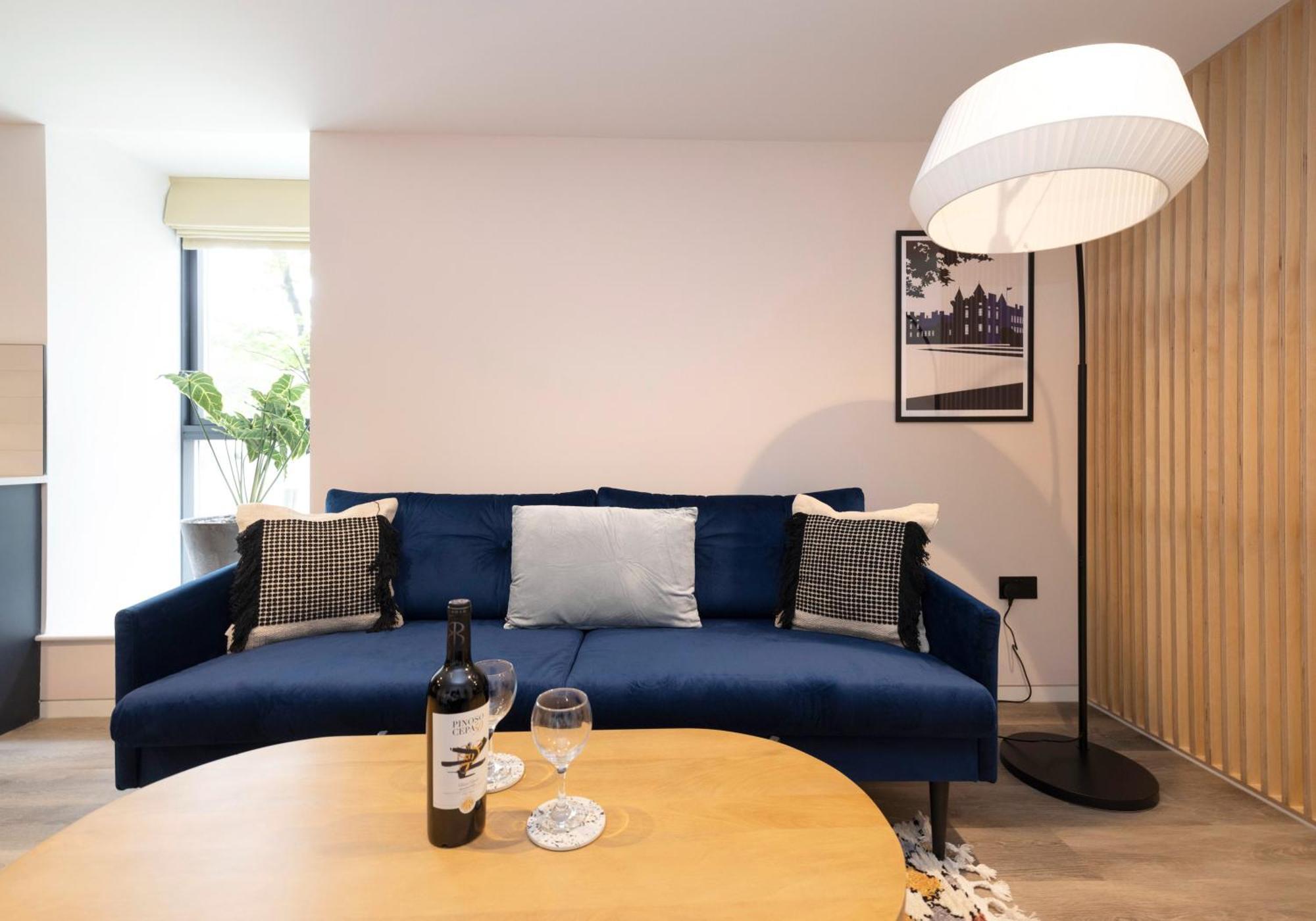 Charming Near Holyrood Park & Calton Hill Apartment *