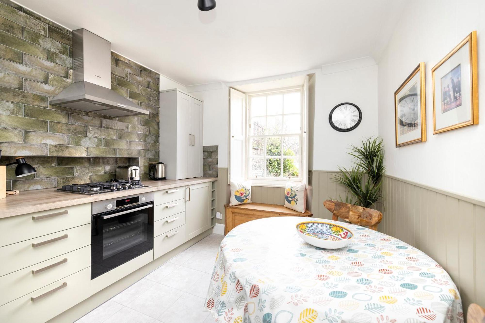 Joivy Beautiful Apartment, Private Garden, Calton Hill Apartment