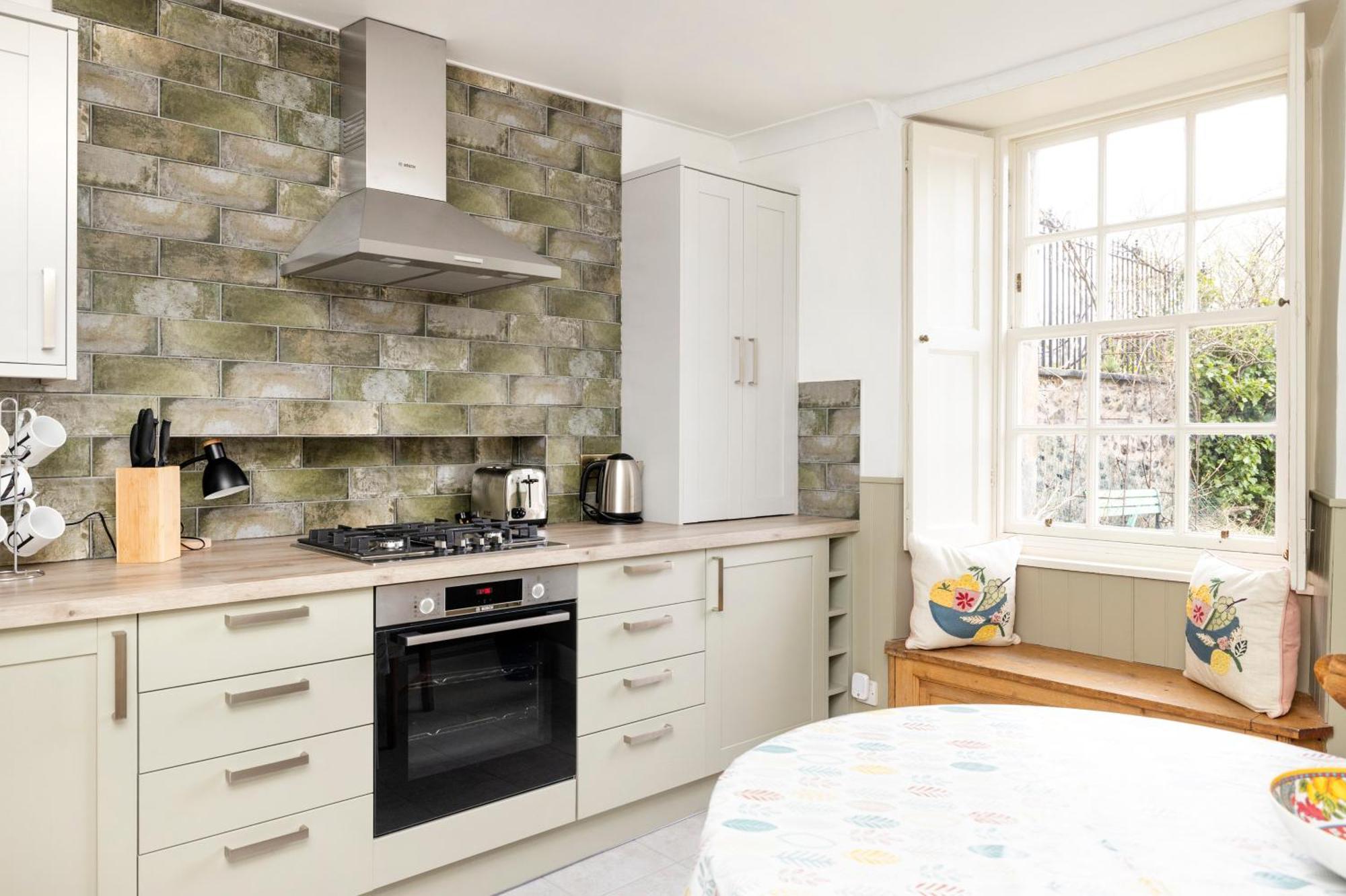 Joivy Beautiful Apartment, Private Garden, Calton Hill Apartment *