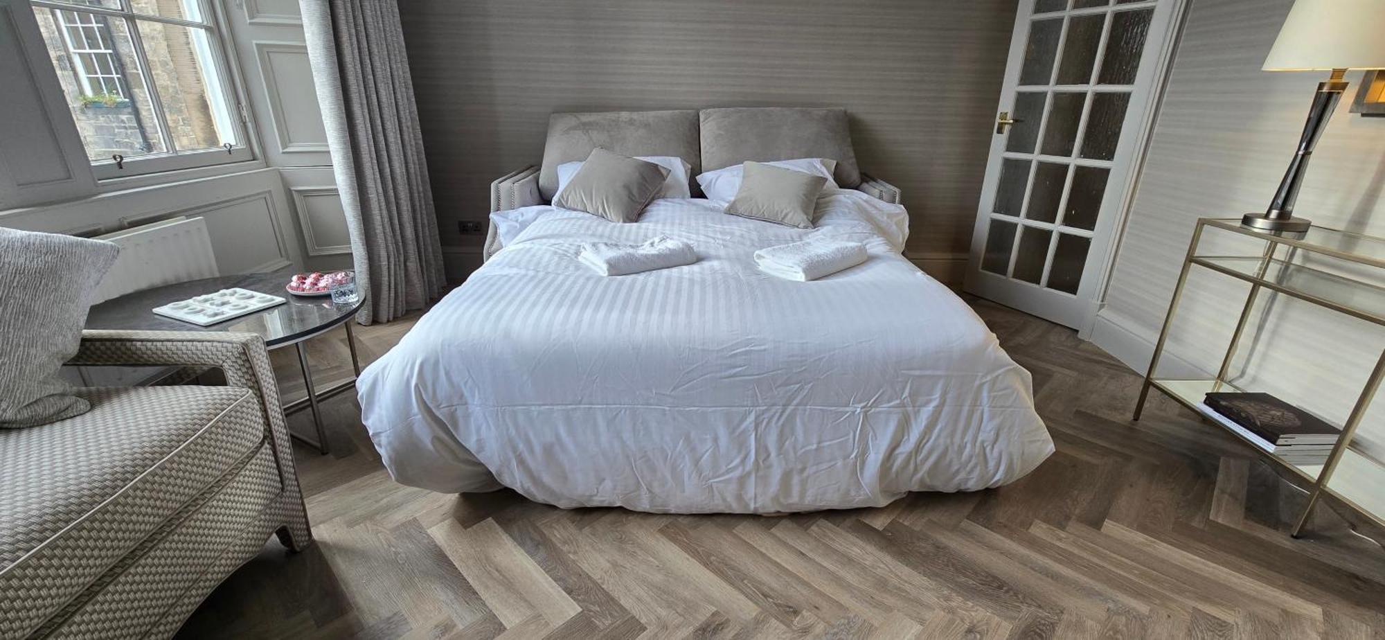 2 Bedroom Sofa Bed In Livingroom Castle View 1st Floor Sleeps 6 *