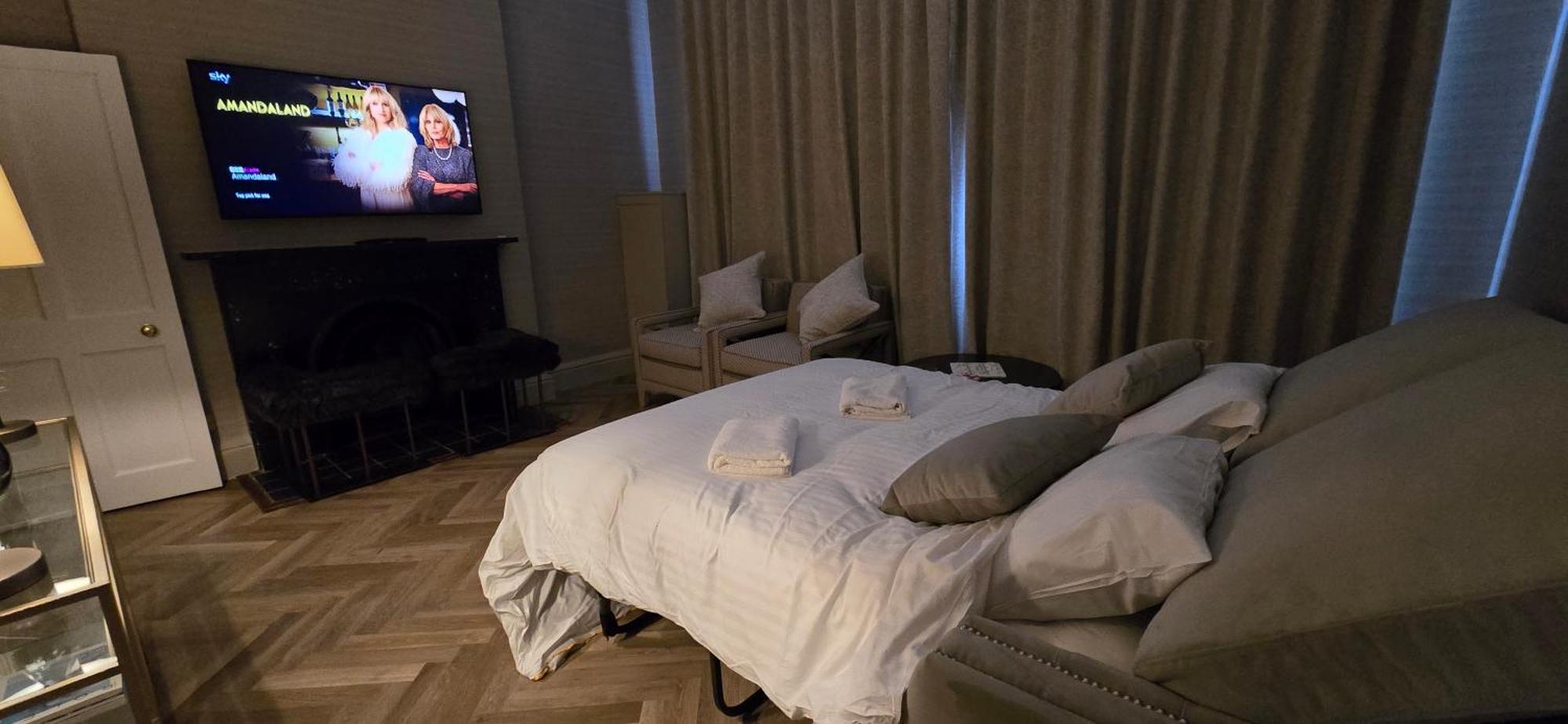 Apartment 2 Bedroom Sofa Bed In Livingroom Castle View 1st Floor Sleeps 6 *