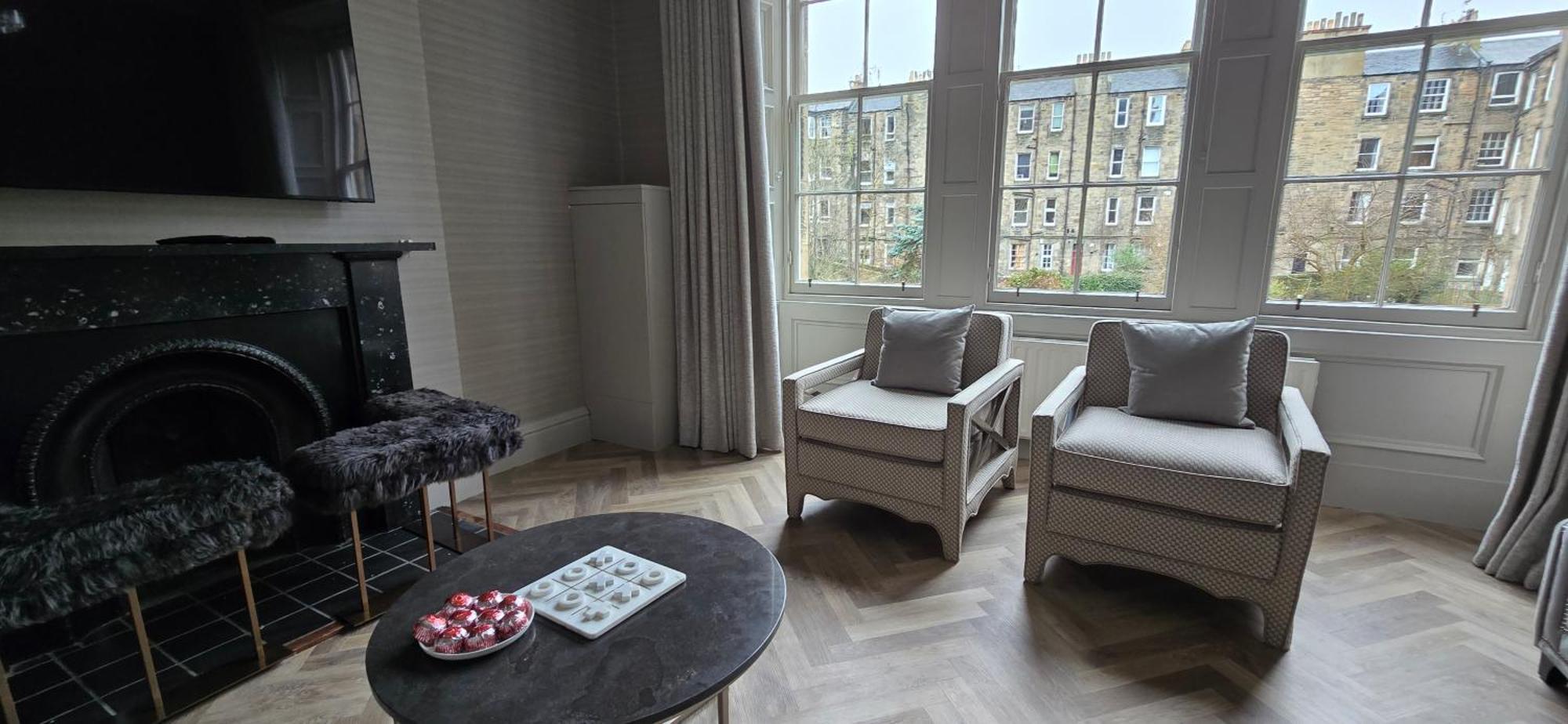 Apartment 2 Bedroom Sofa Bed In Livingroom Castle View 1st Floor Sleeps 6