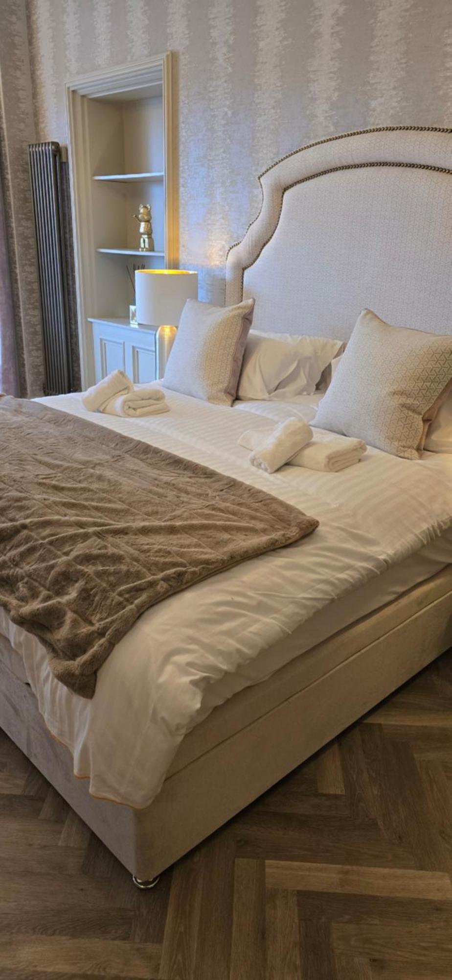 2 Bedroom Sofa Bed In Livingroom Castle View 1st Floor Sleeps 6 * Edinburgh
