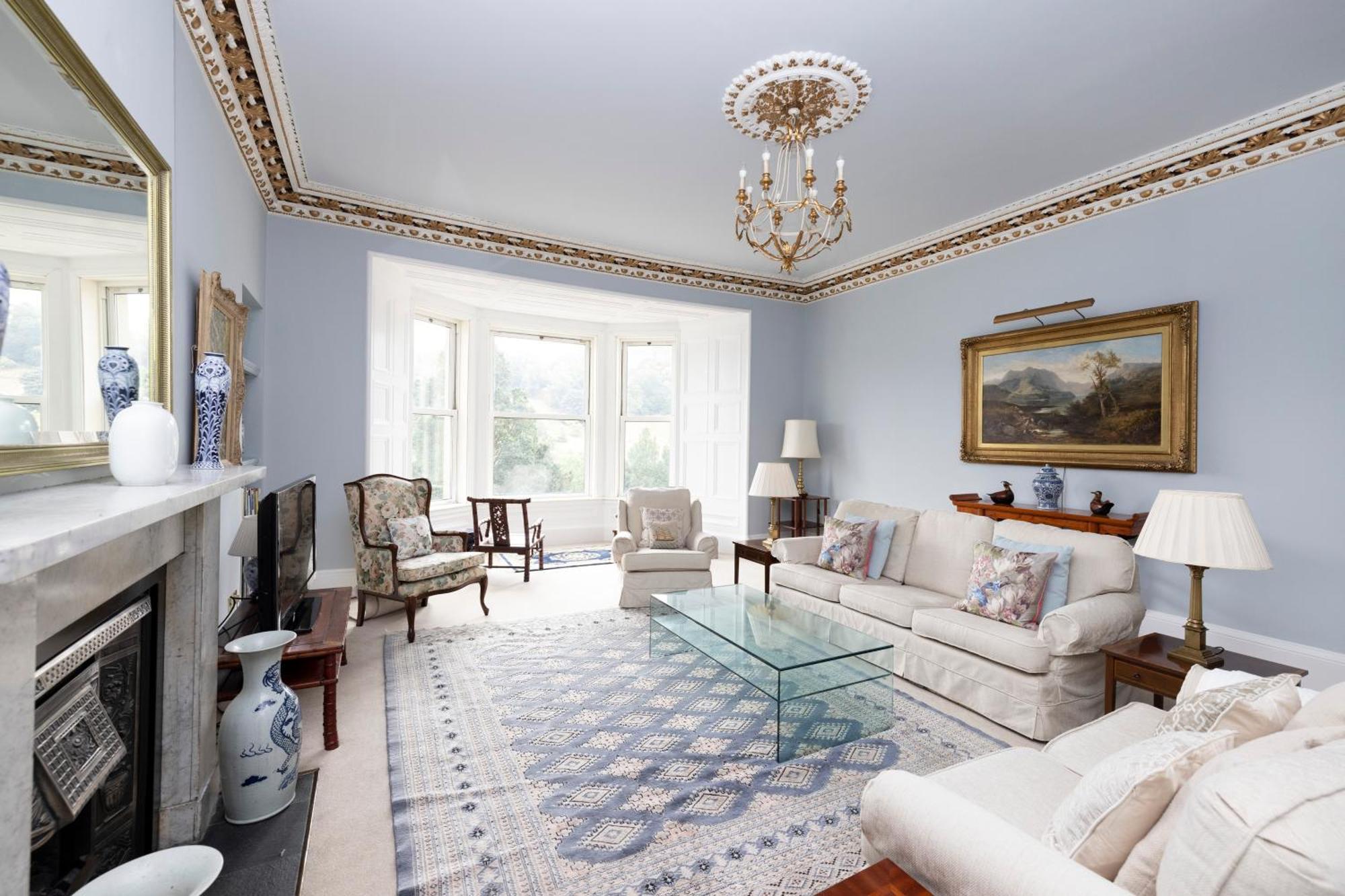 Deluxe 3-bedroom On Princes Street Overlooking Castle