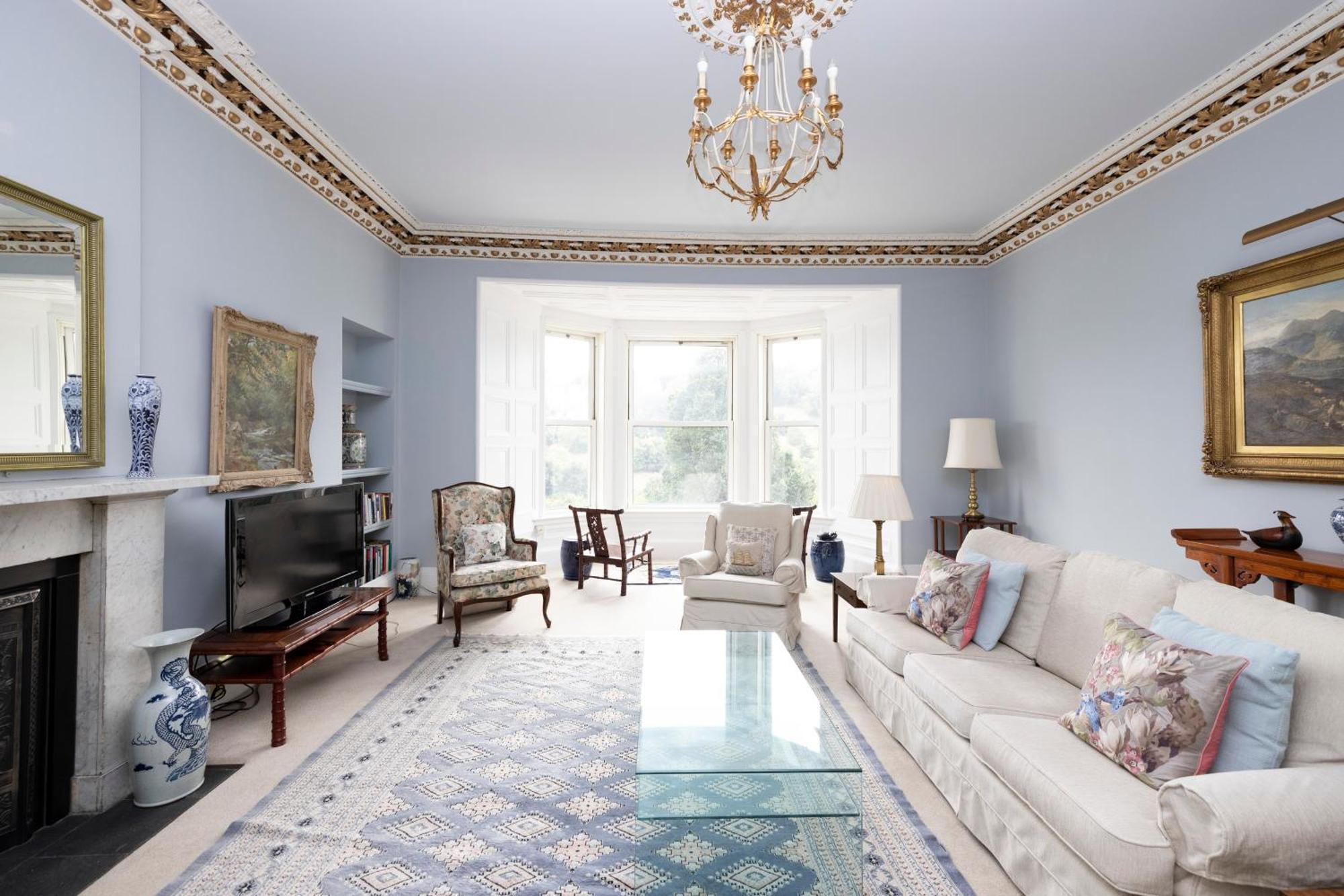 Apartment Deluxe 3-bedroom On Princes Street Overlooking Castle *