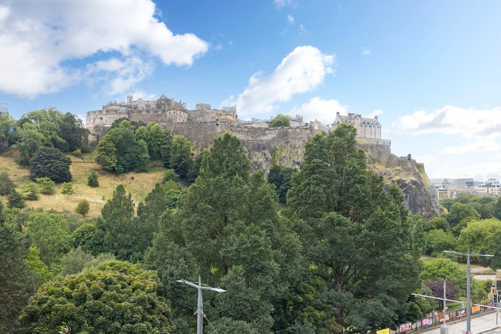 Deluxe 3-bedroom On Princes Street Overlooking Castle * Edinburgh