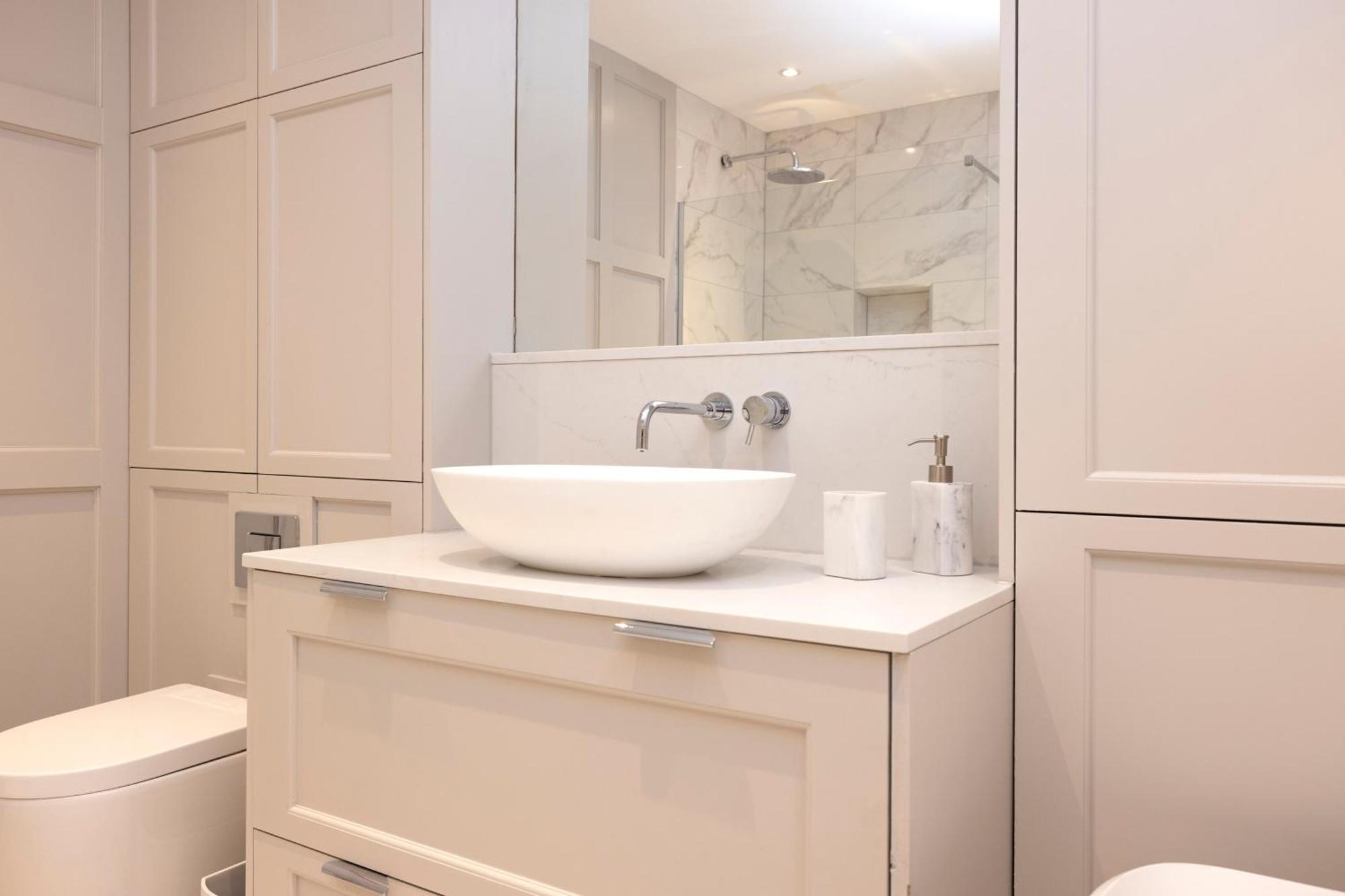 Deluxe 3-bedroom On Princes Street Overlooking Castle Apartment Edinburgh