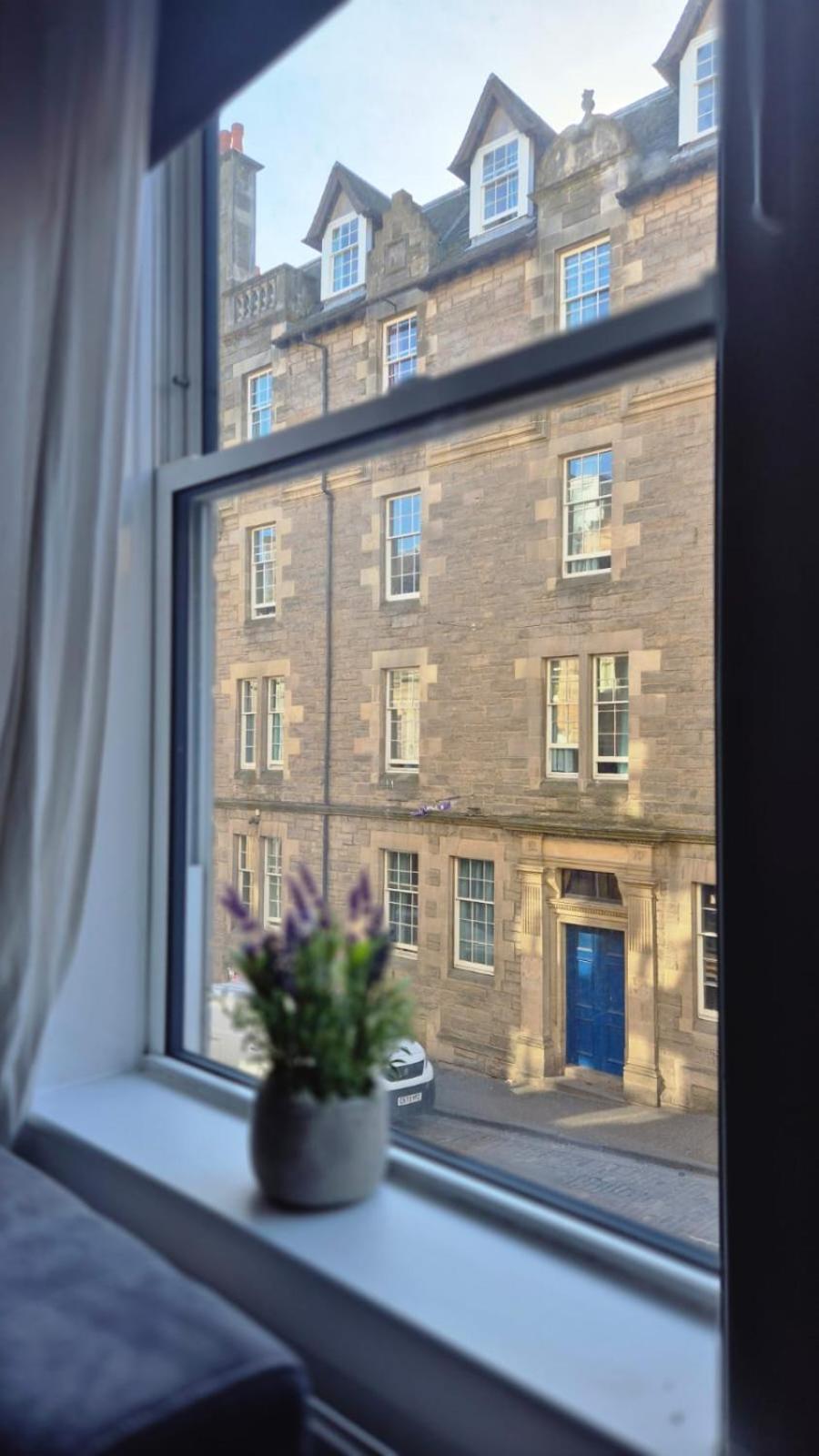 Old Town - Royal Mile Neighbour 2-bed Apartment *